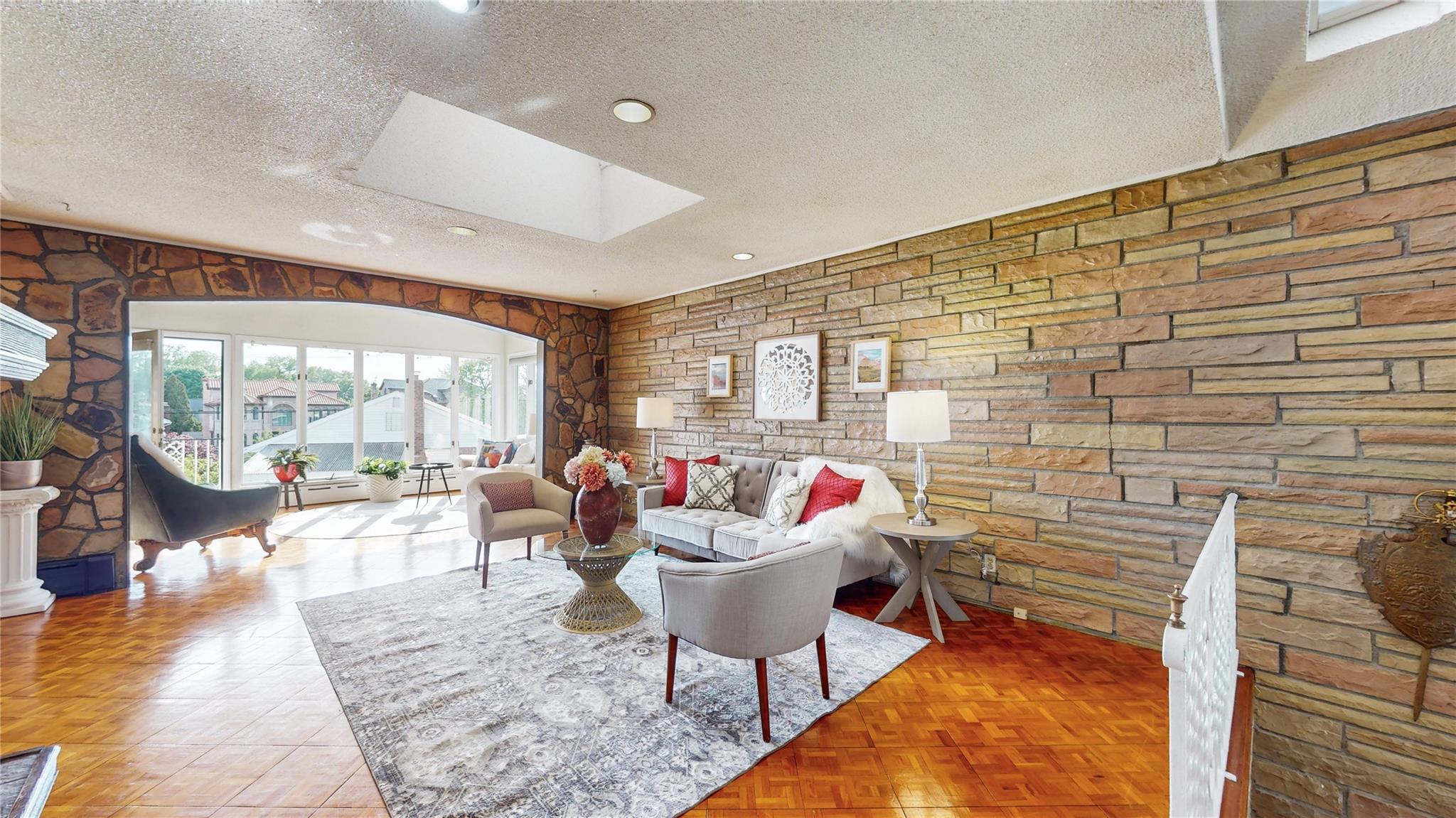 #2 photo, 52-04 Redfield Street, クイーンズ区 Douglaston , NY 11362