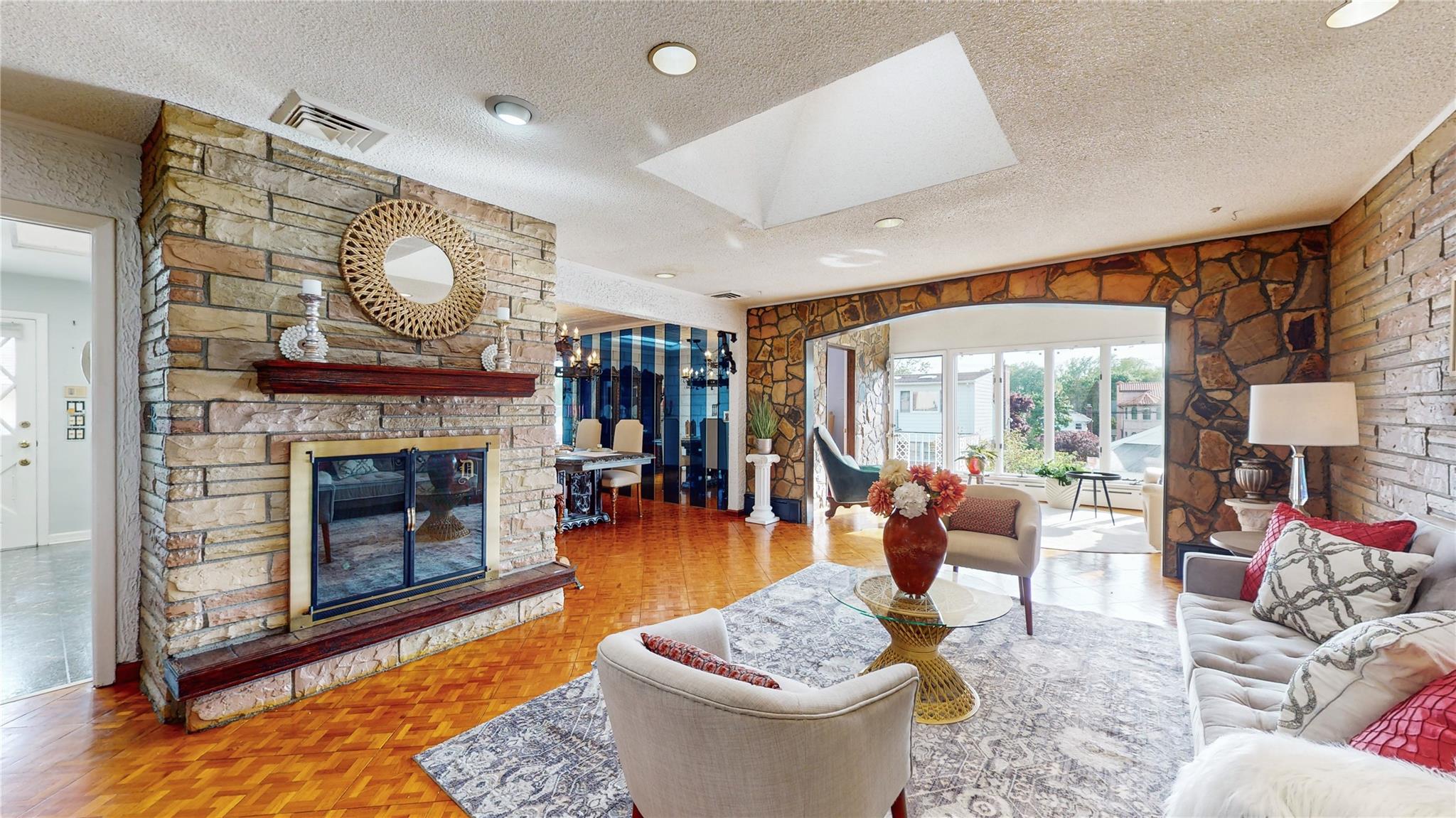 #3 photo, 52-04 Redfield Street, クイーンズ区 Douglaston , NY 11362