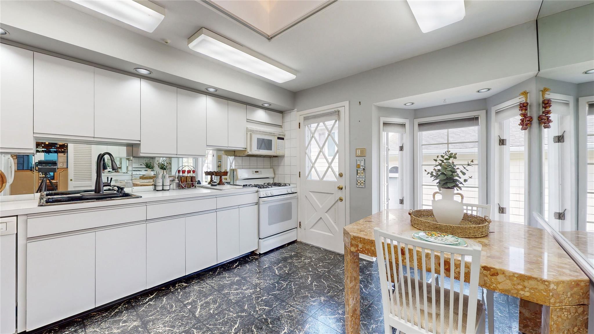 #8 photo, 52-04 Redfield Street, クイーンズ区 Douglaston , NY 11362