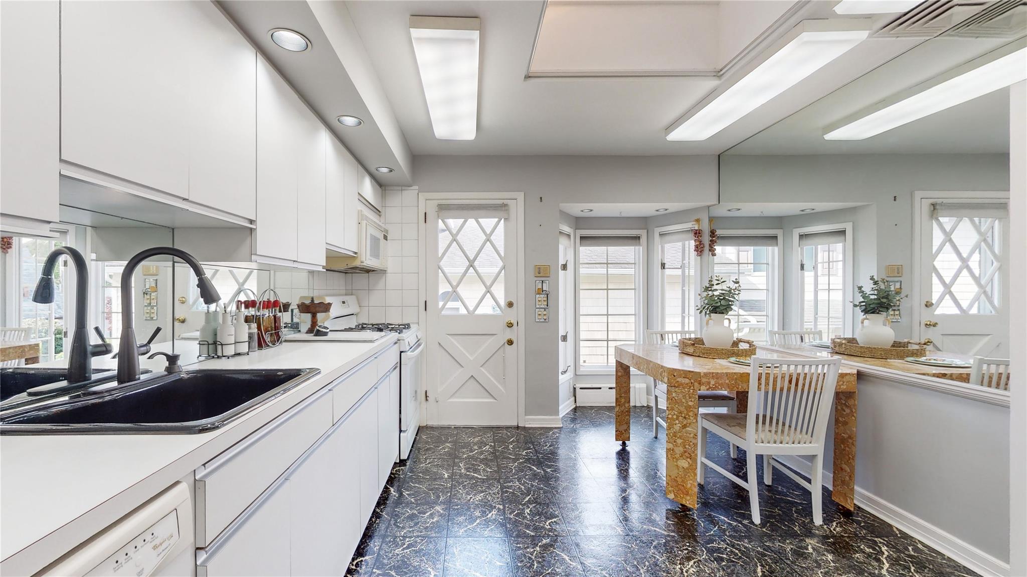 #9 photo, 52-04 Redfield Street, クイーンズ区 Douglaston , NY 11362