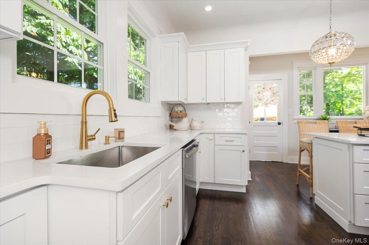 #13 photo, 16 Lamarcus Avenue, ナッソー郡 Glen Cove , NY 11542