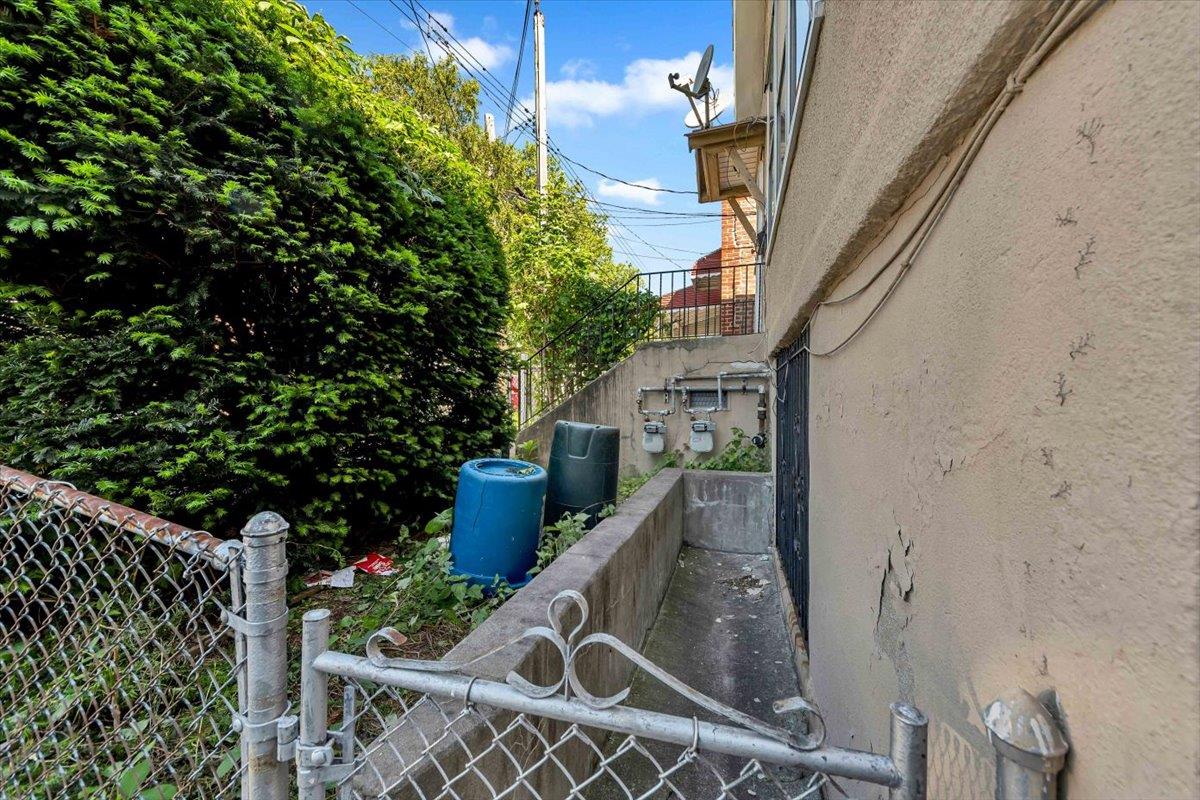 #13 photo, 3038 Tiemann Avenue, 布朗士 Bronx , NY 10469