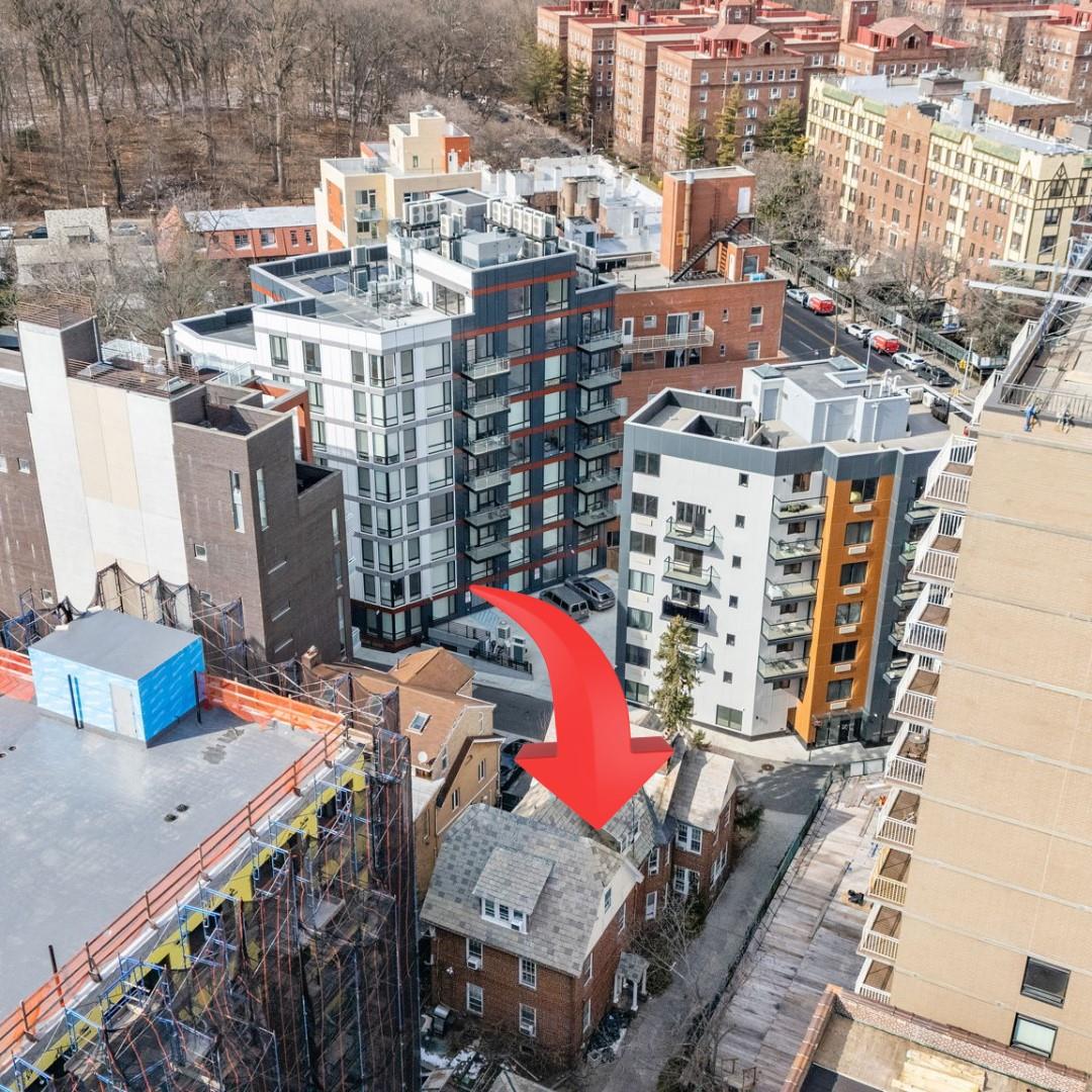 #2 photo, 116-18 Grosvenor Lane, クイーンズ区 Kew Gardens , NY 11418