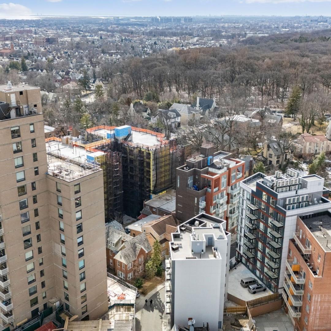 #3 photo, 116-18 Grosvenor Lane, クイーンズ区 Kew Gardens , NY 11418