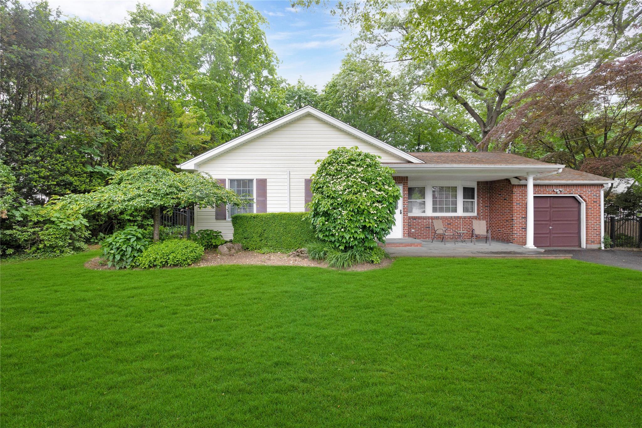 #1 photo, 64 Church Street, 長島 塞奧瑟 Syosset , NY 11791