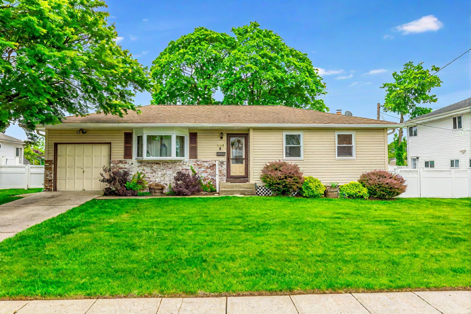 #1 photo, 230 Rose Street, Copiague , NY 11726