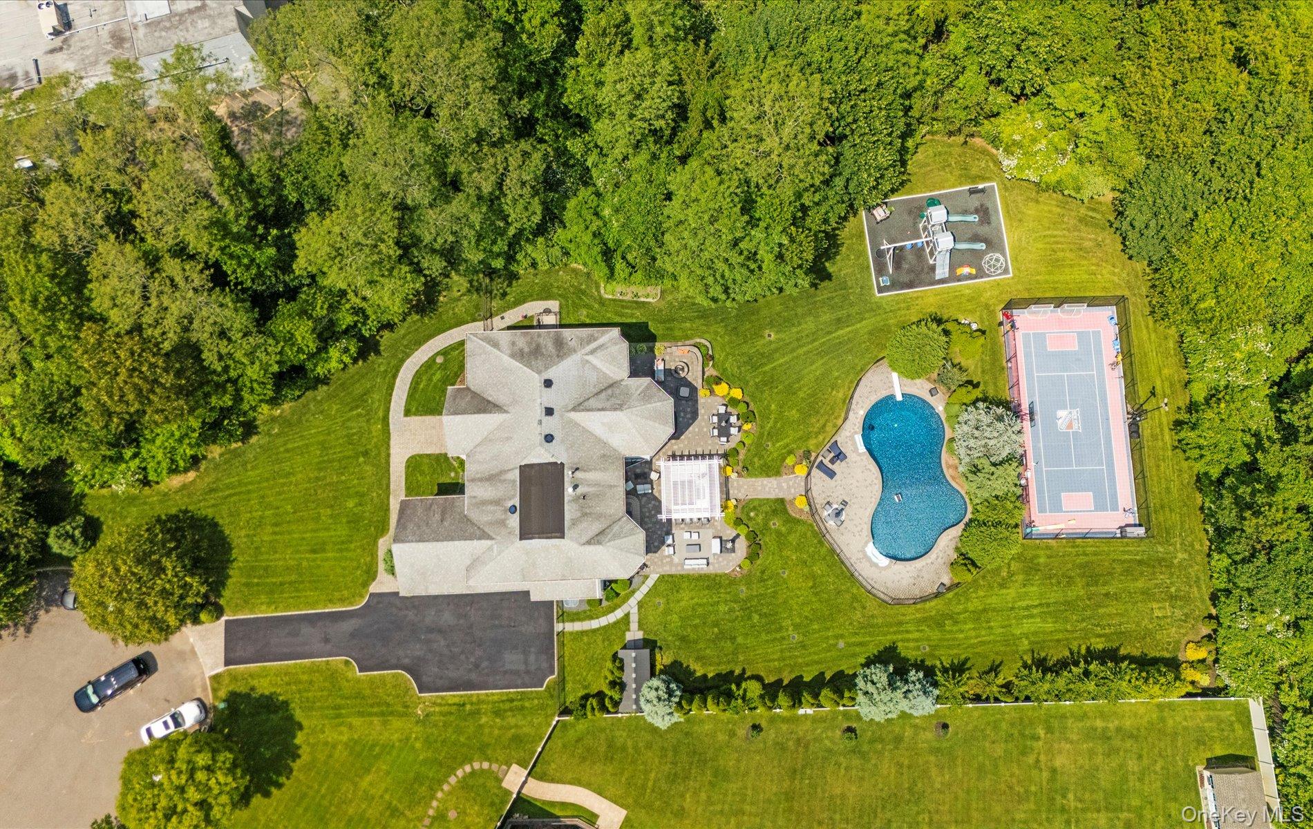 #2 photo, 16 Home Court, 東長島 亨廷顿 Huntington , NY 11743