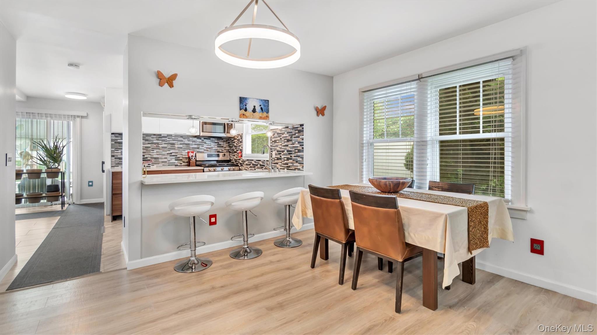 #2 photo, 143 Hallock Street, サフォーク郡 Riverhead , NY 11901