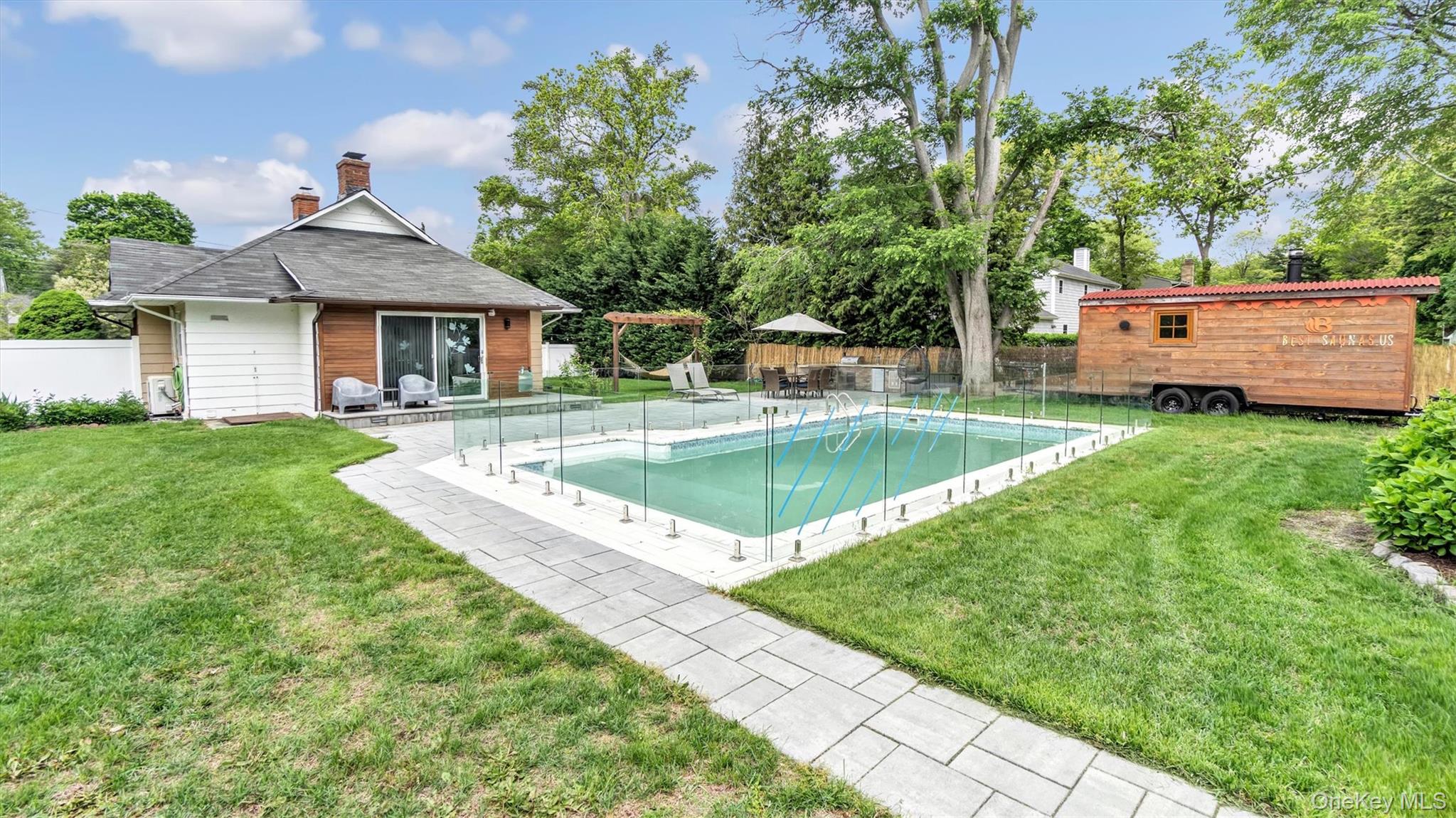 #3 photo, 143 Hallock Street, サフォーク郡 Riverhead , NY 11901