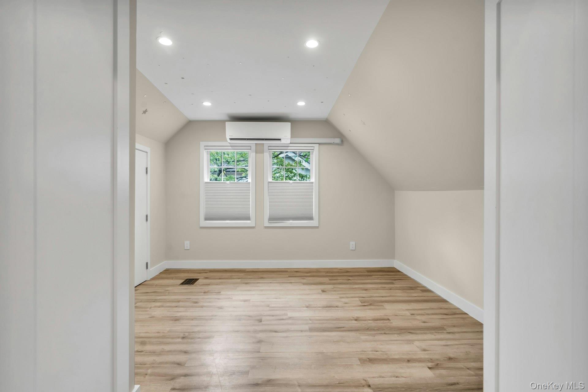 #19 photo, 20 Robert Road, ナッソー郡 Glen Cove , NY 11542