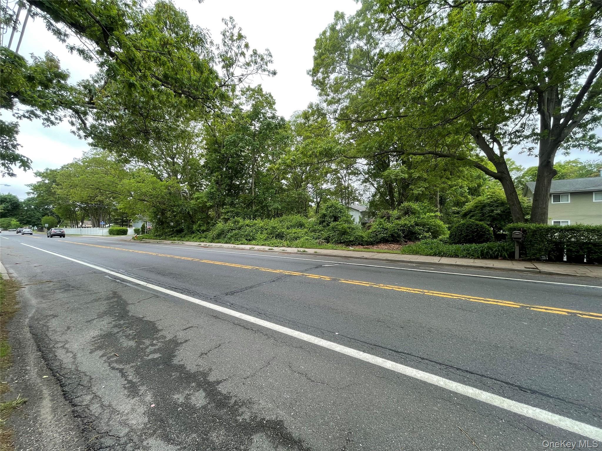 #4 photo, 91 W Plum Street, サフォーク郡 Brentwood , NY 11717