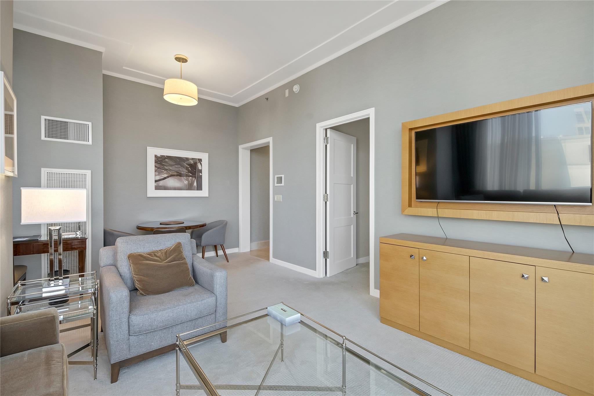 #5 photo, 1 Renaissance Square, White Plains , NY 10601