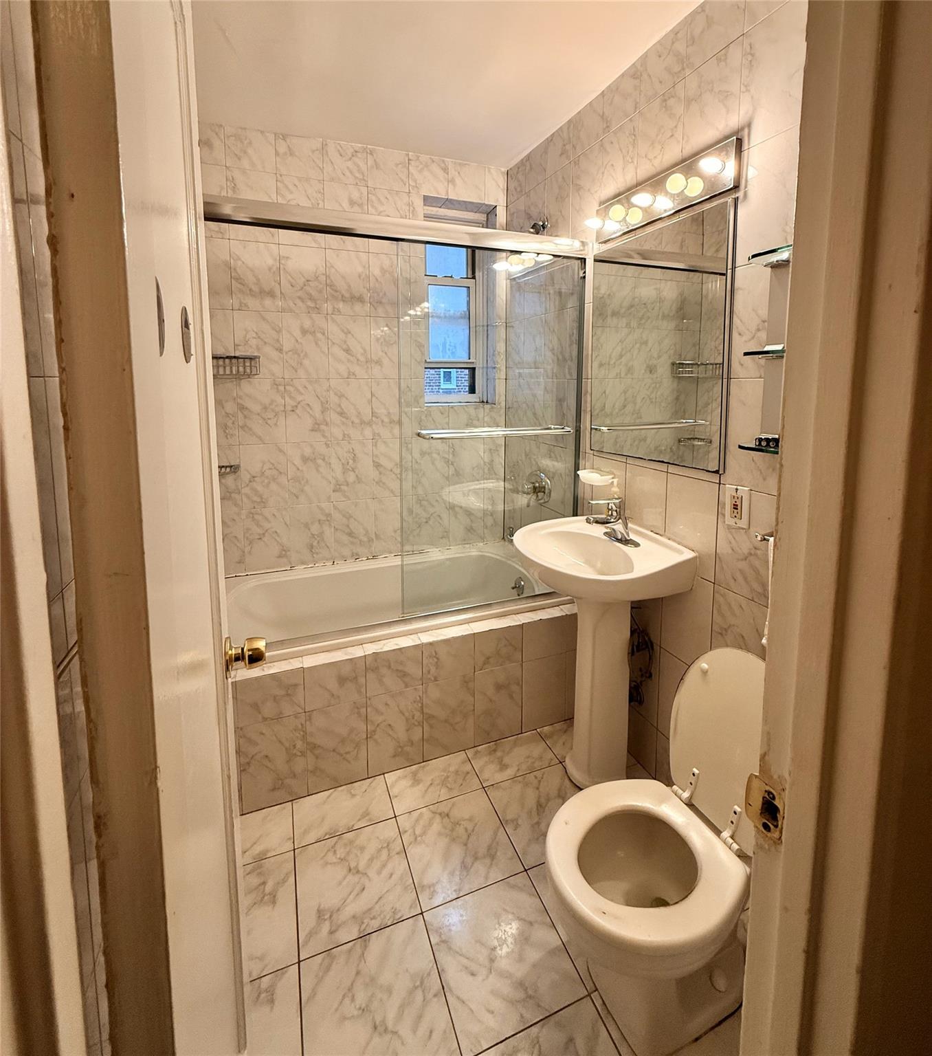 #9 photo, 105-24 64, 皇后區 森林小丘 Forest Hills , NY 11375