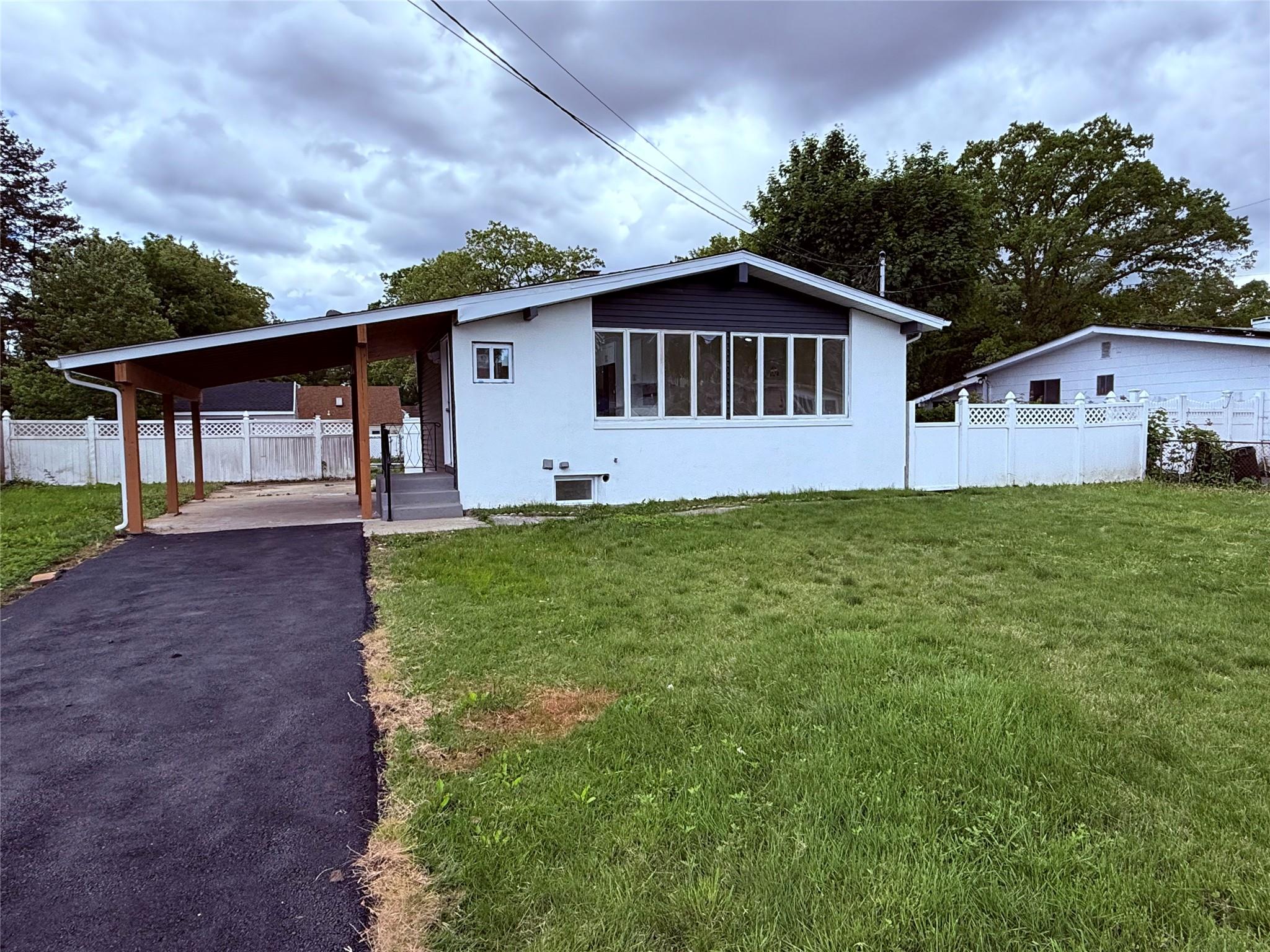 #1 photo, 16 Lace Lane, 東長島 Central Islip , NY 11722