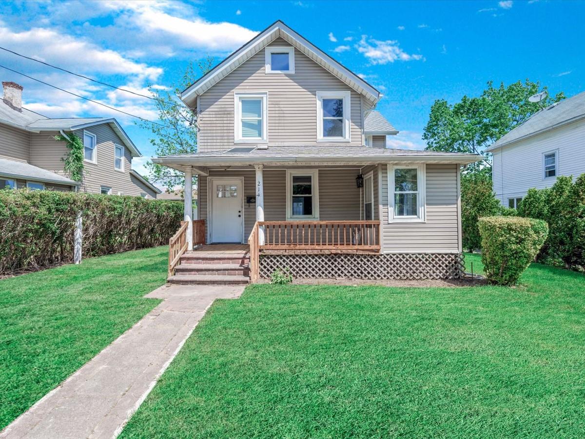 #1 photo, 211 Belmont Avenue, Westbury , NY 11590