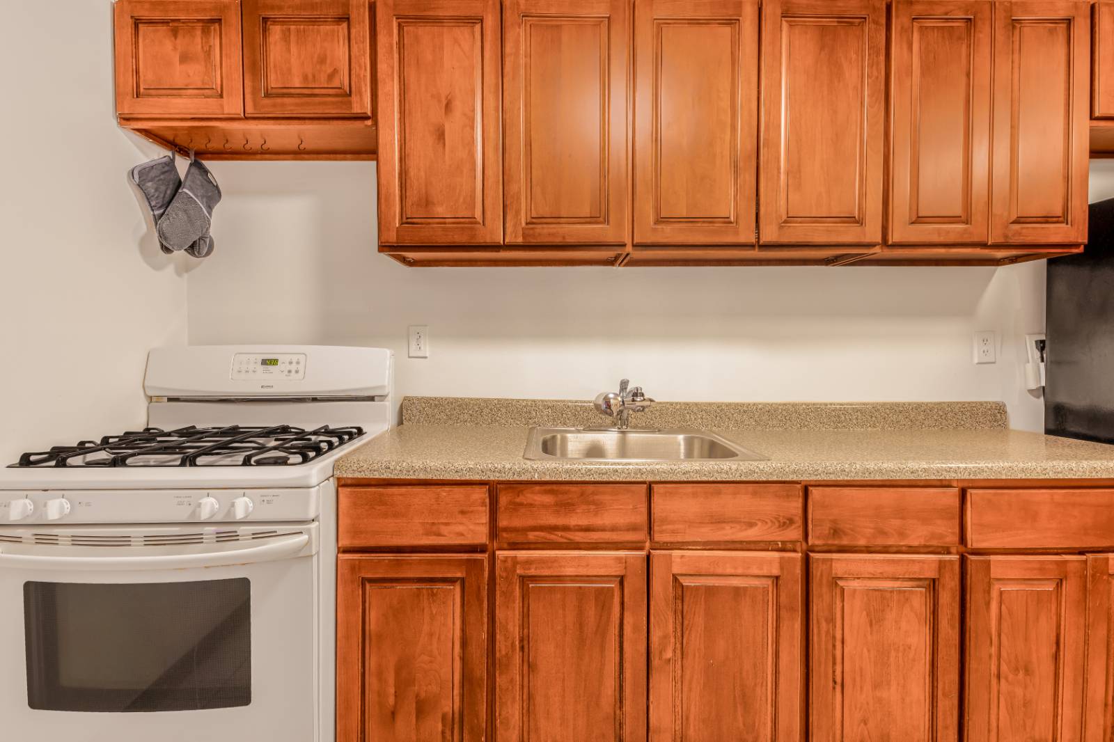 #17 photo, 898 Hancock Street, Ocean Hill , NY 11233