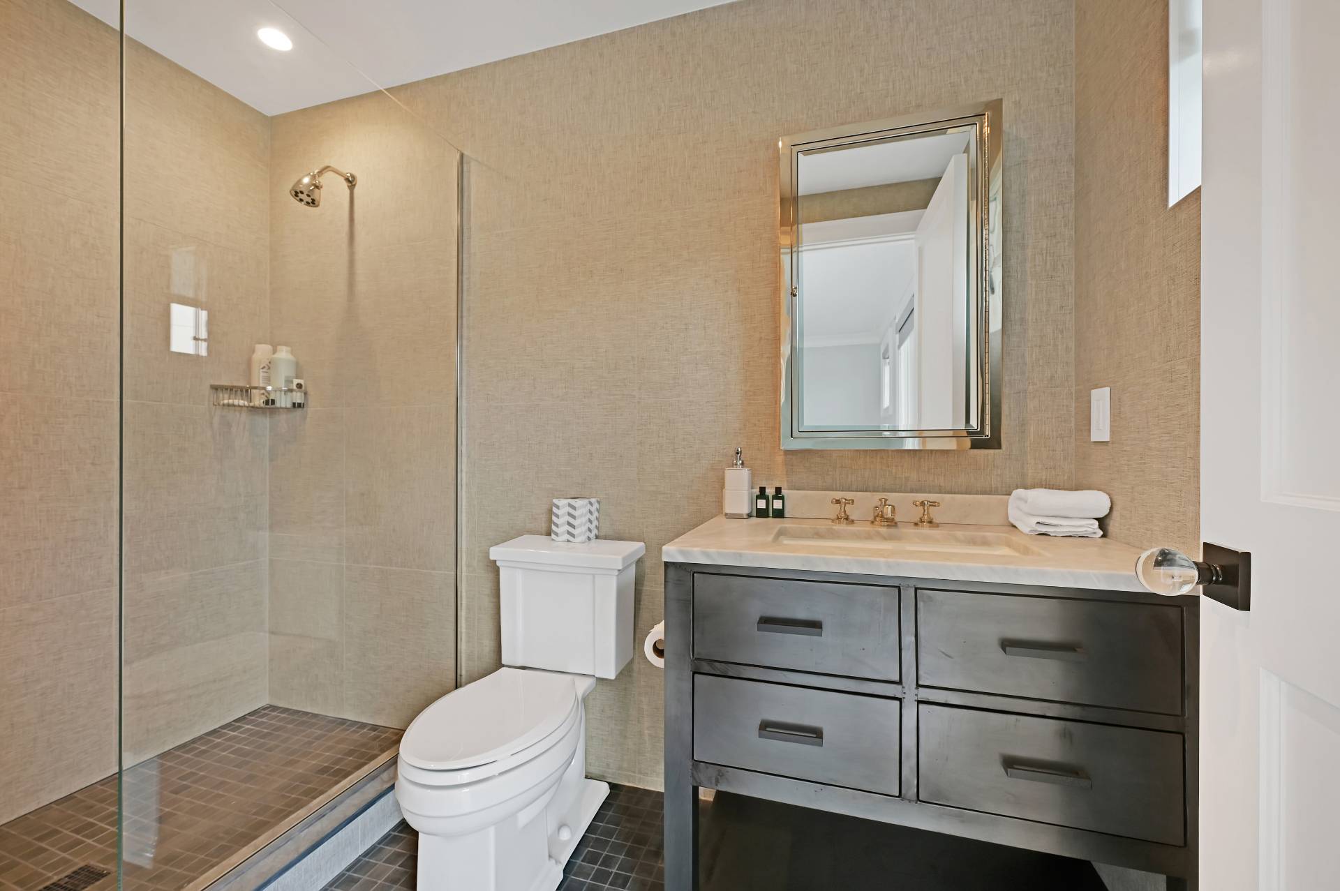 #27 photo, 65 MIDDLE POND RD, サフォーク郡 Southampton , NY 11968