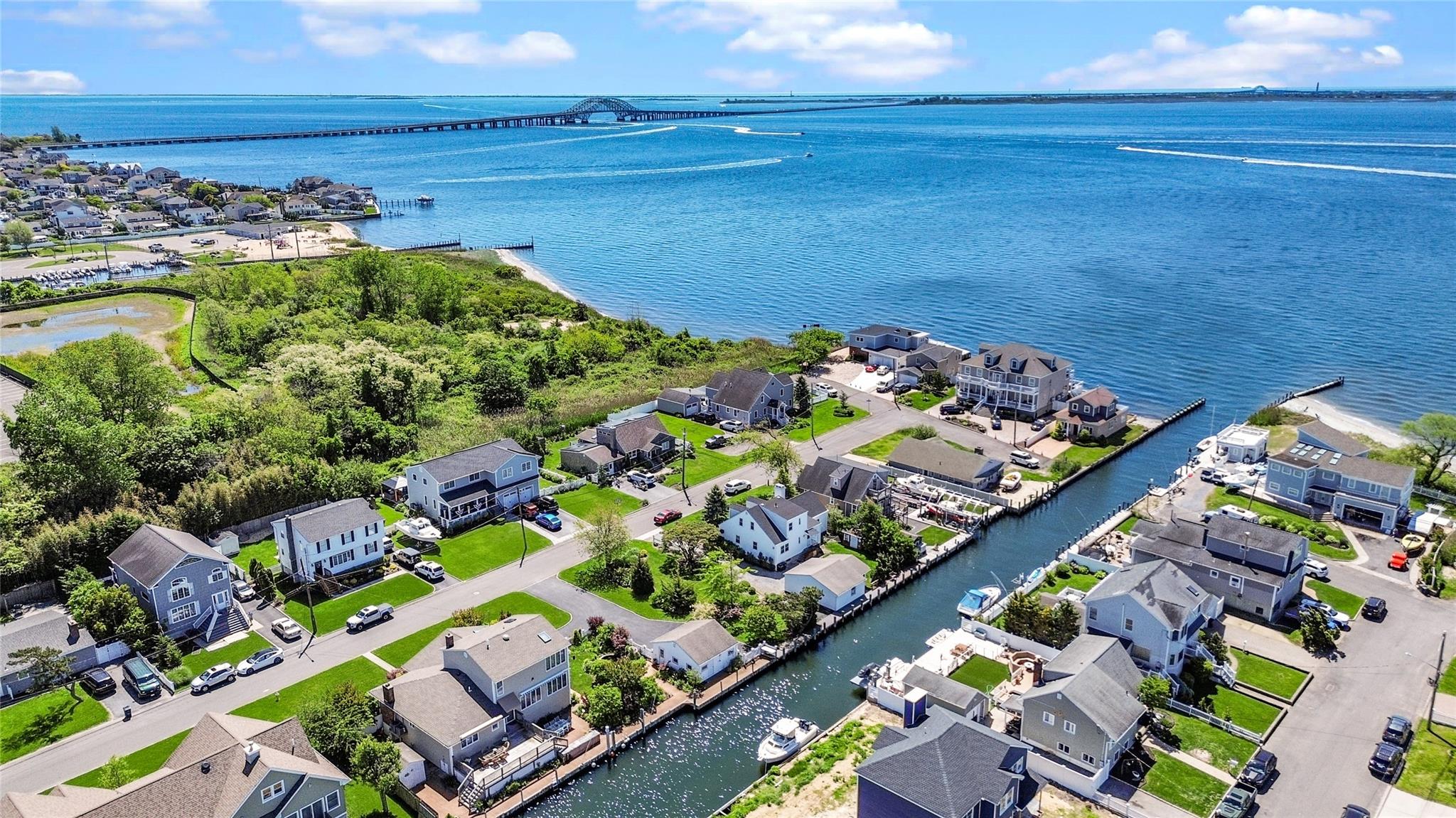 #1 photo, 854 E Bay Drive, 東長島 西艾斯利普 West Islip , NY 11795