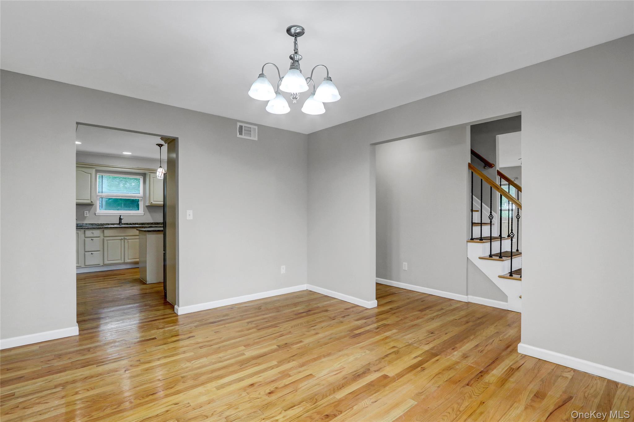 #11 photo, 27 Inwood Avenue, サフォーク郡 Selden , NY 11784