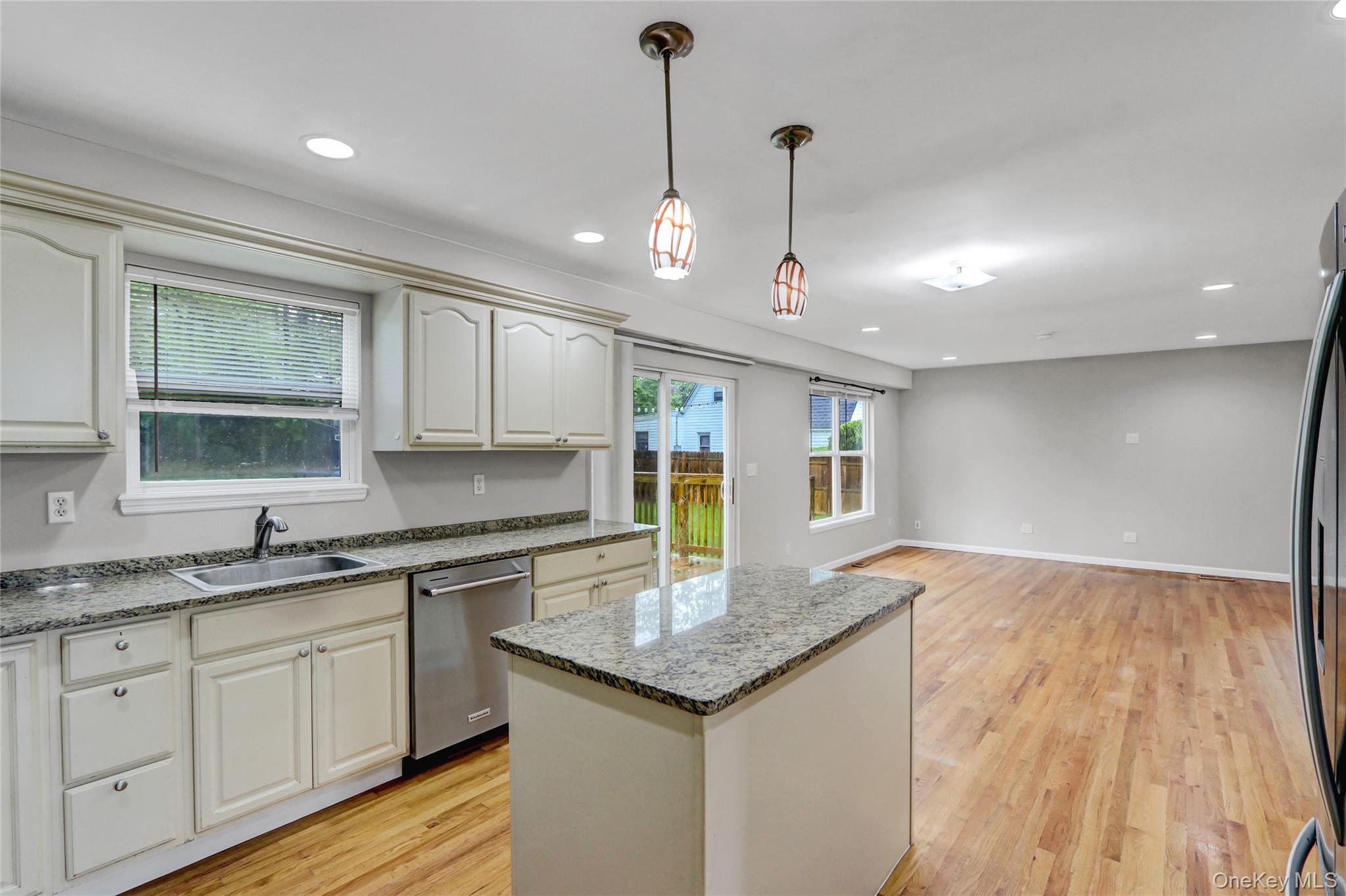 #12 photo, 27 Inwood Avenue, サフォーク郡 Selden , NY 11784