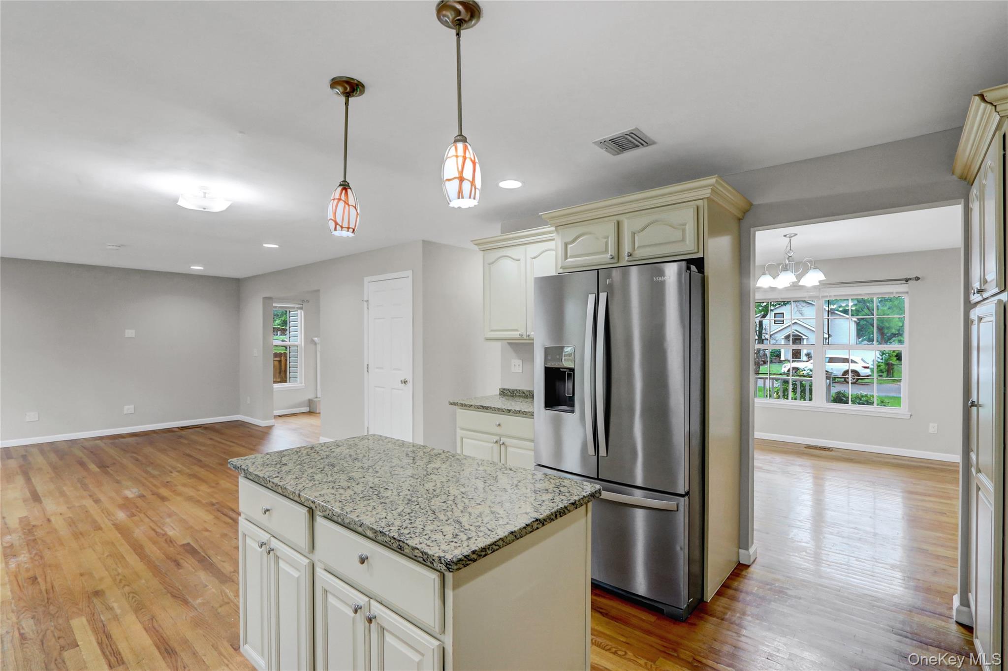 #13 photo, 27 Inwood Avenue, サフォーク郡 Selden , NY 11784