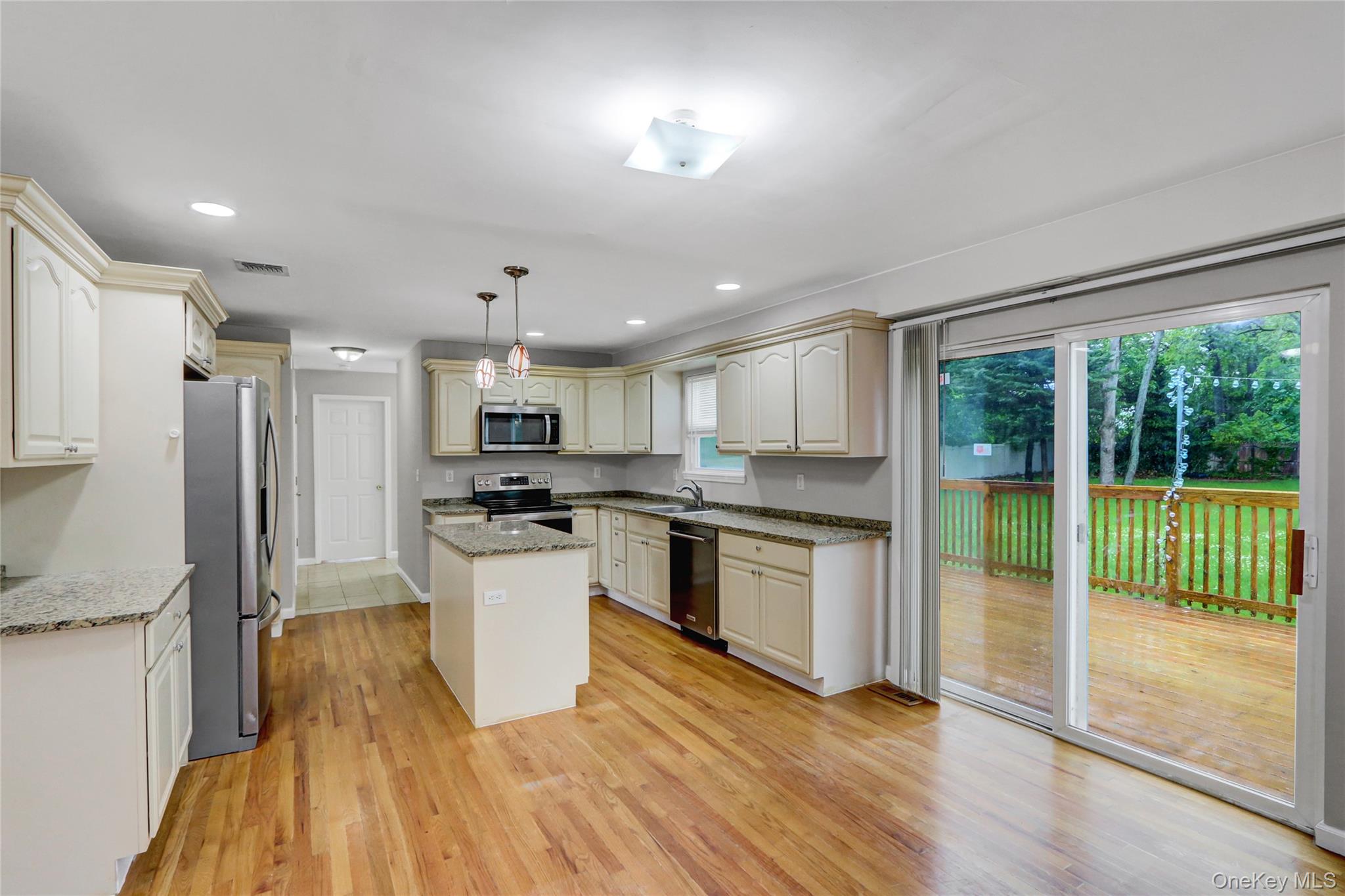 #15 photo, 27 Inwood Avenue, サフォーク郡 Selden , NY 11784