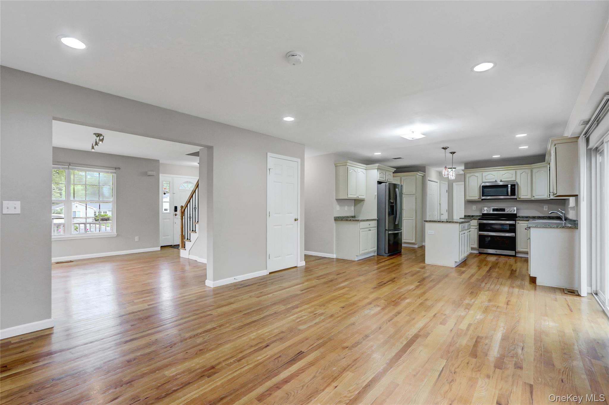 #17 photo, 27 Inwood Avenue, サフォーク郡 Selden , NY 11784