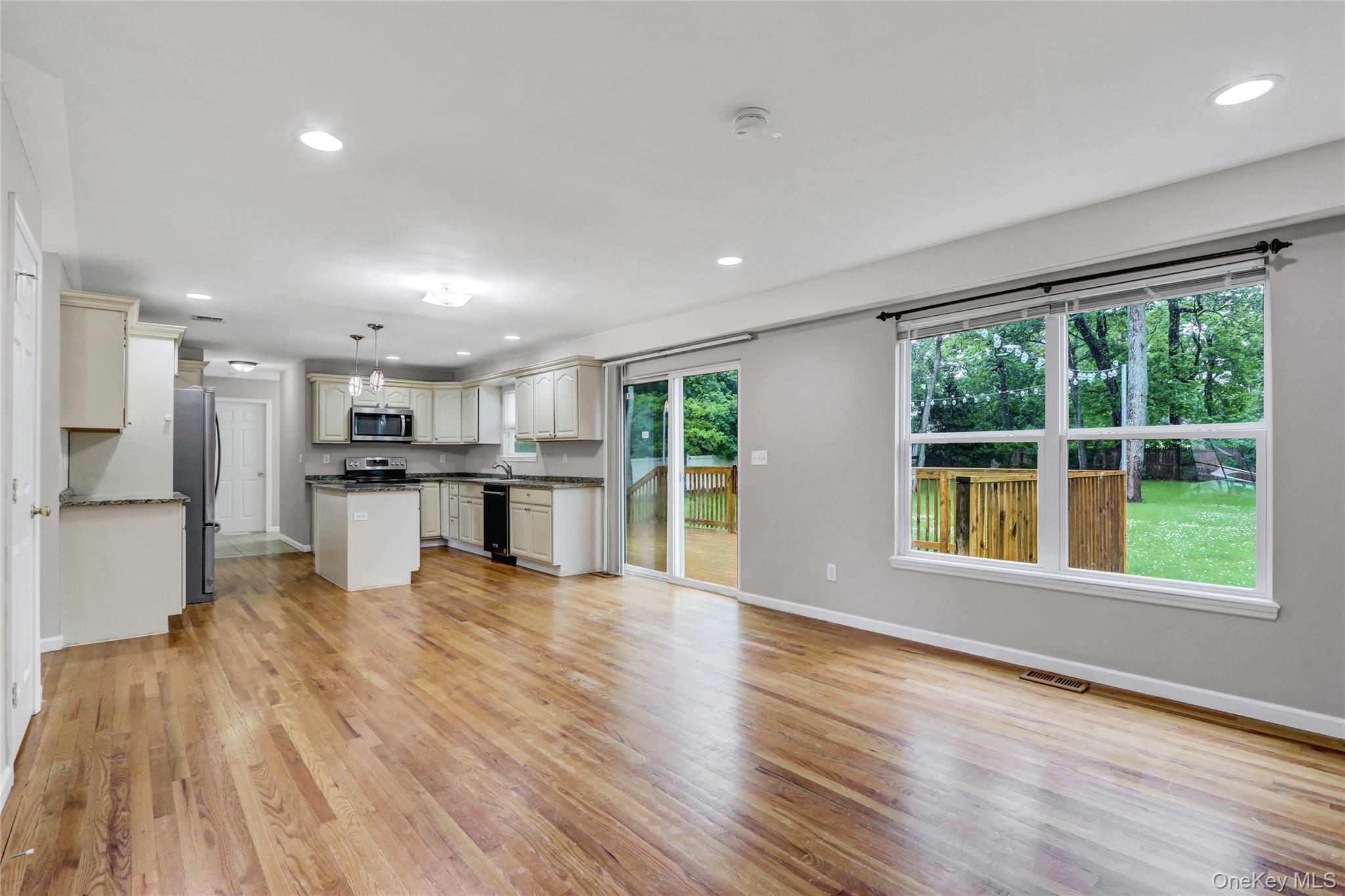 #18 photo, 27 Inwood Avenue, サフォーク郡 Selden , NY 11784