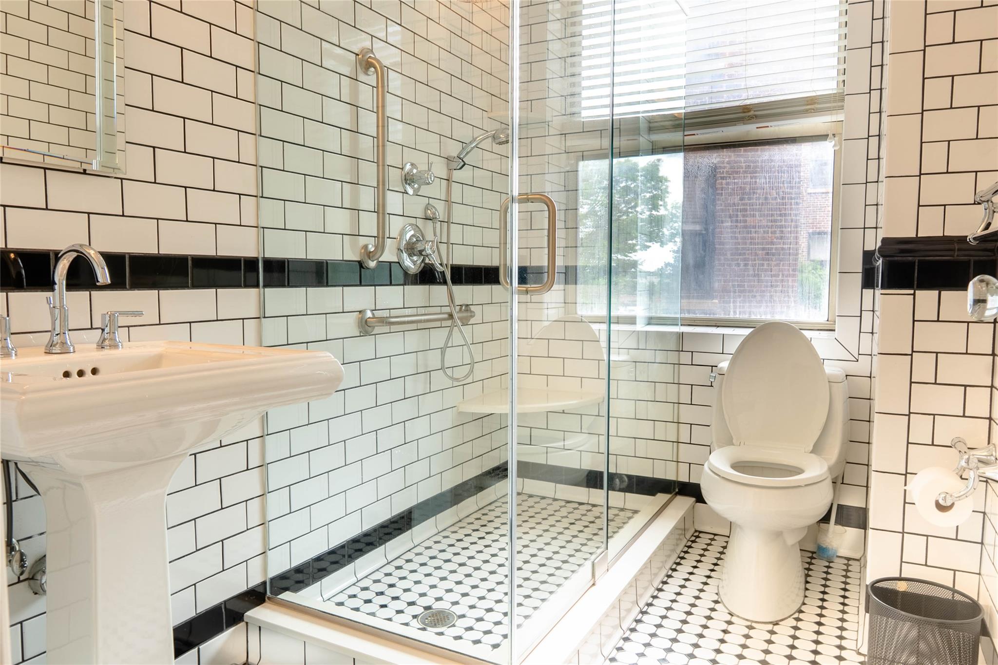 #11 photo, 8 Barstow Road, Great Neck , NY 11021