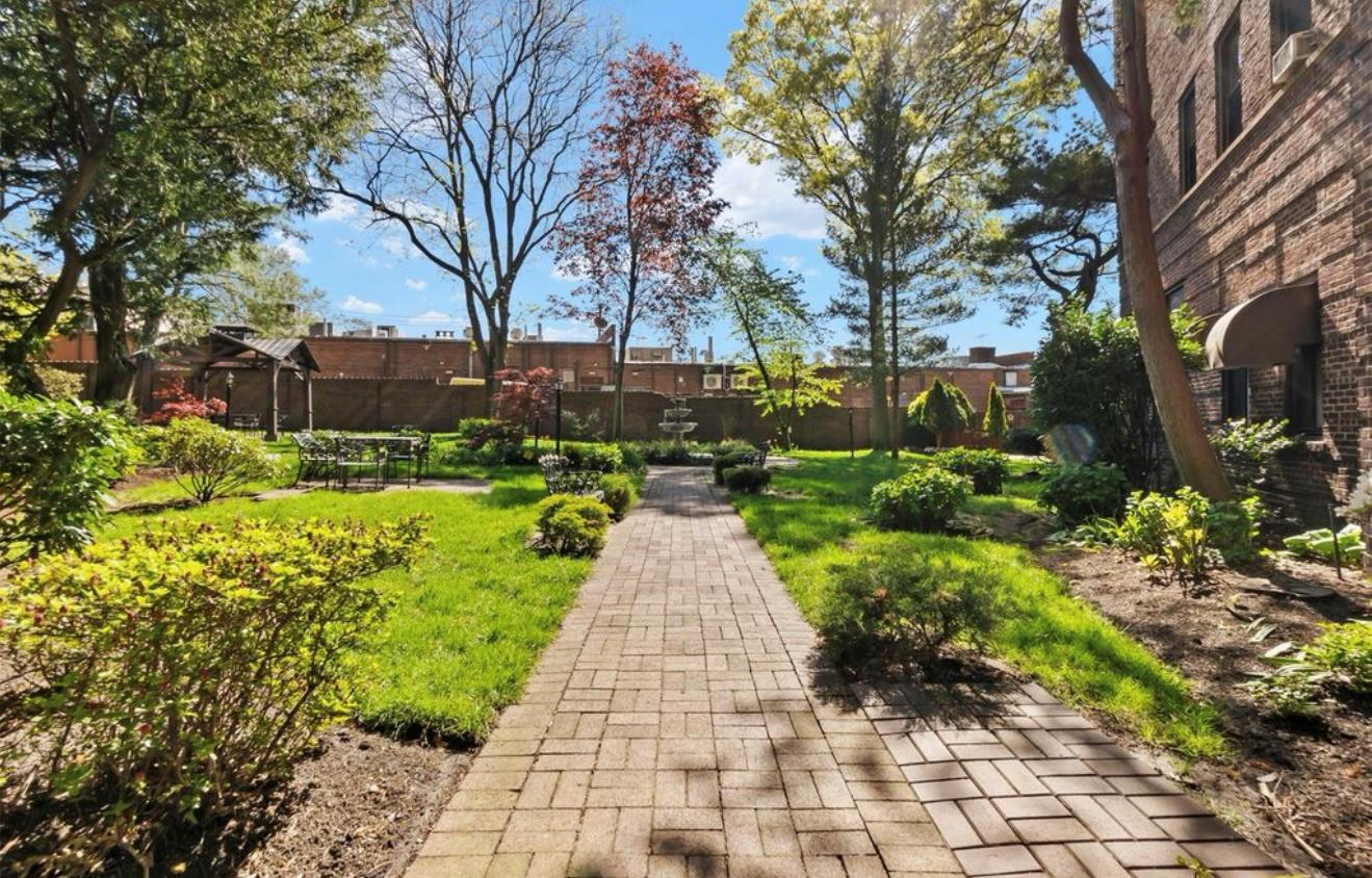 #3 photo, 8 Barstow Road, Great Neck , NY 11021