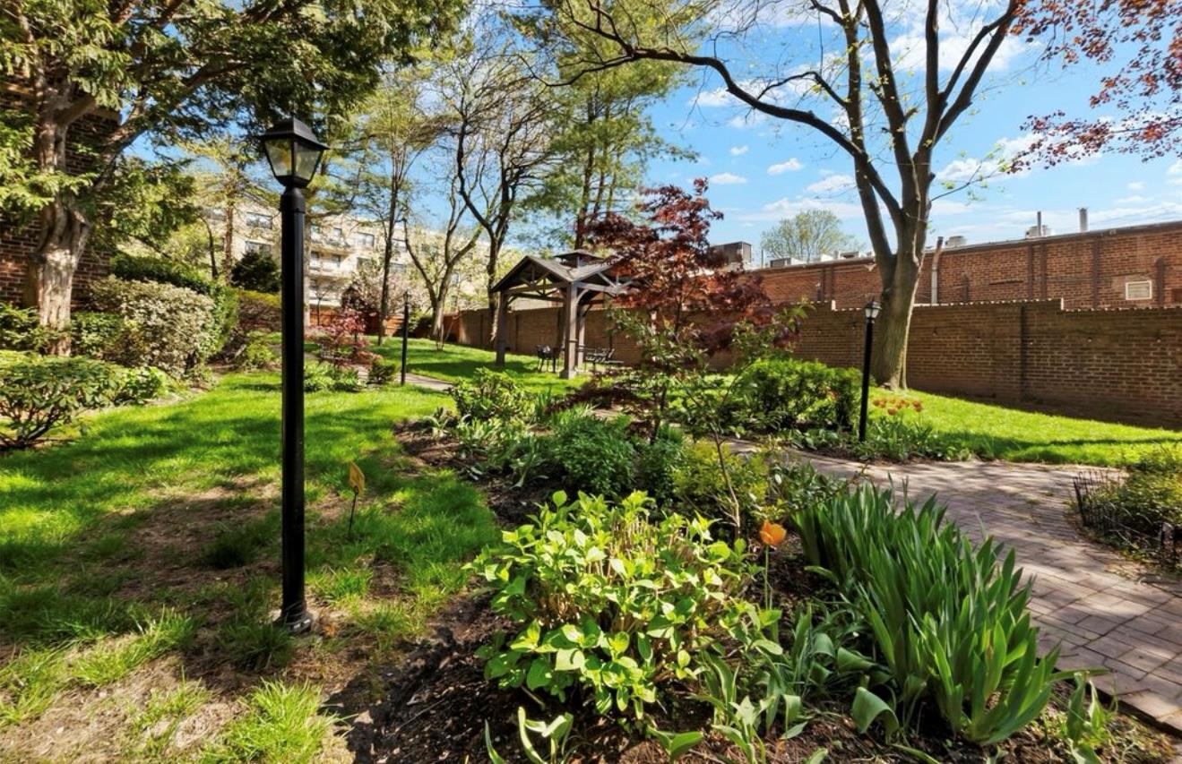 #4 photo, 8 Barstow Road, Great Neck , NY 11021