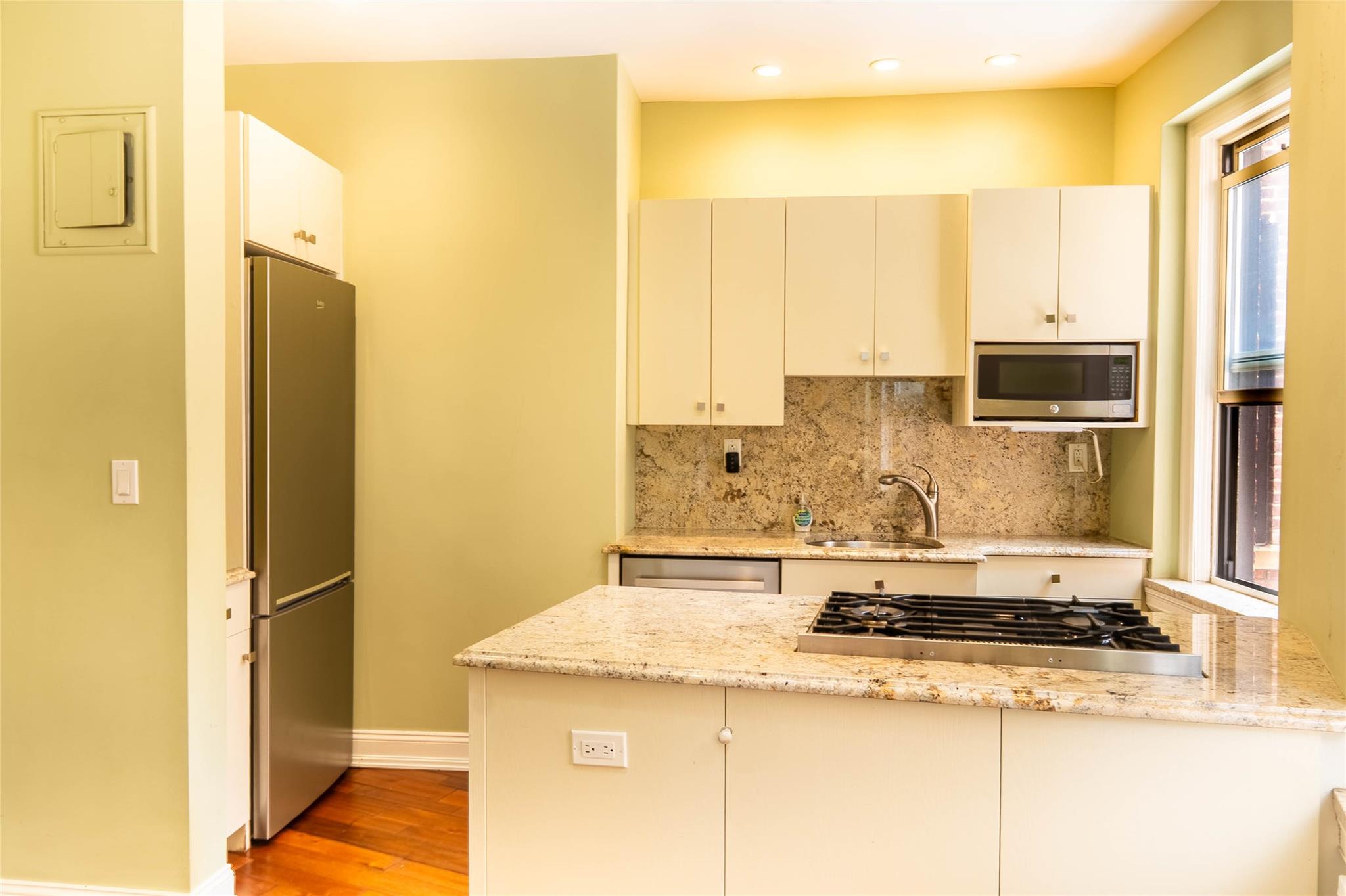 #7 photo, 8 Barstow Road, Great Neck , NY 11021