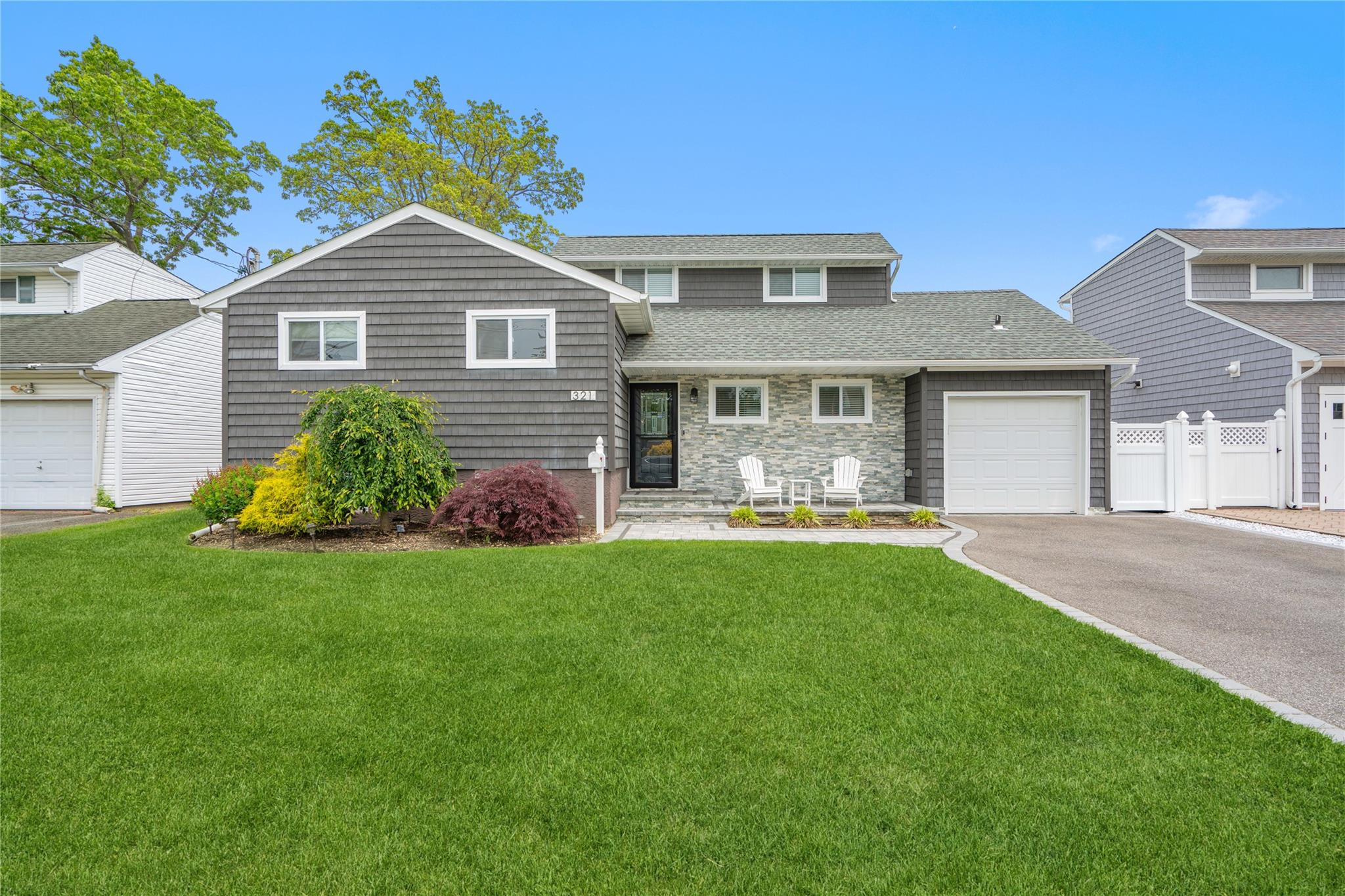 #1 photo, 321 2nd Avenue, Massapequa Park , NY 11762