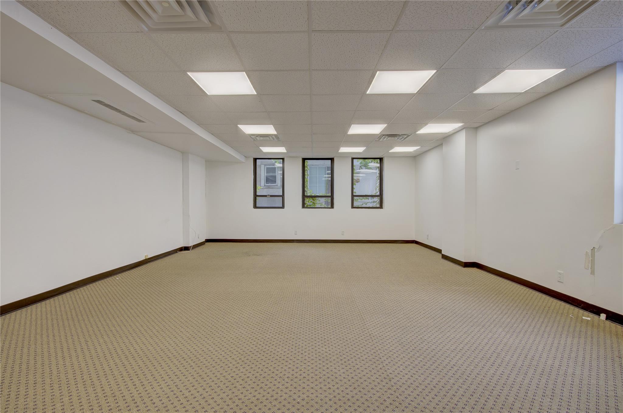 #3 photo, 100 W Park Avenue, ナッソー郡 Long Beach , NY 11561