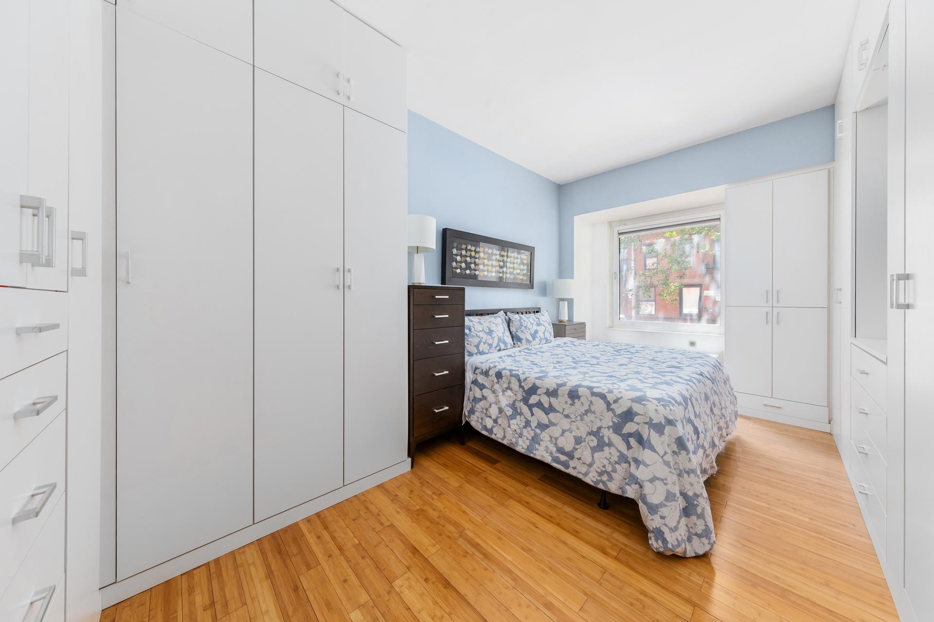 #13 photo, 393 W 49TH Street, マンハッタン Hells Kitchen , NY 10019