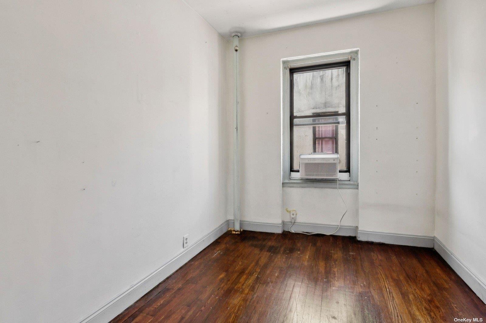 #12 photo, 21-16 35th Street, クイーンズ区 Astoria , NY 11105