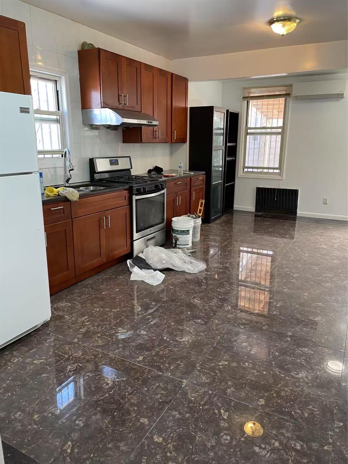 #4 photo, 122-14 18 Avenue, クイーンズ区 College Point , NY 11356