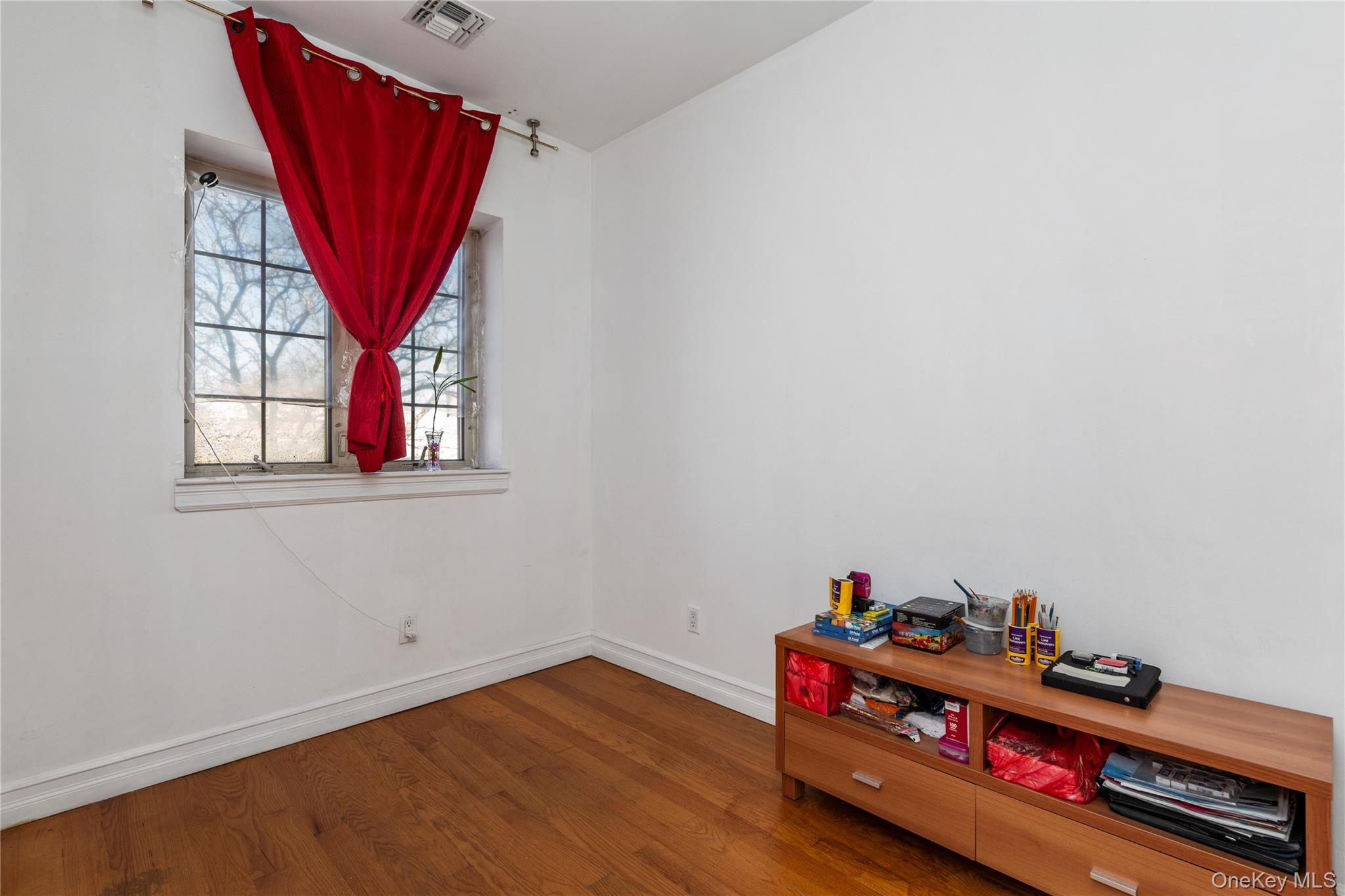 #13 photo, 107-16 37TH Avenue, クイーンズ区 Corona , NY 11368