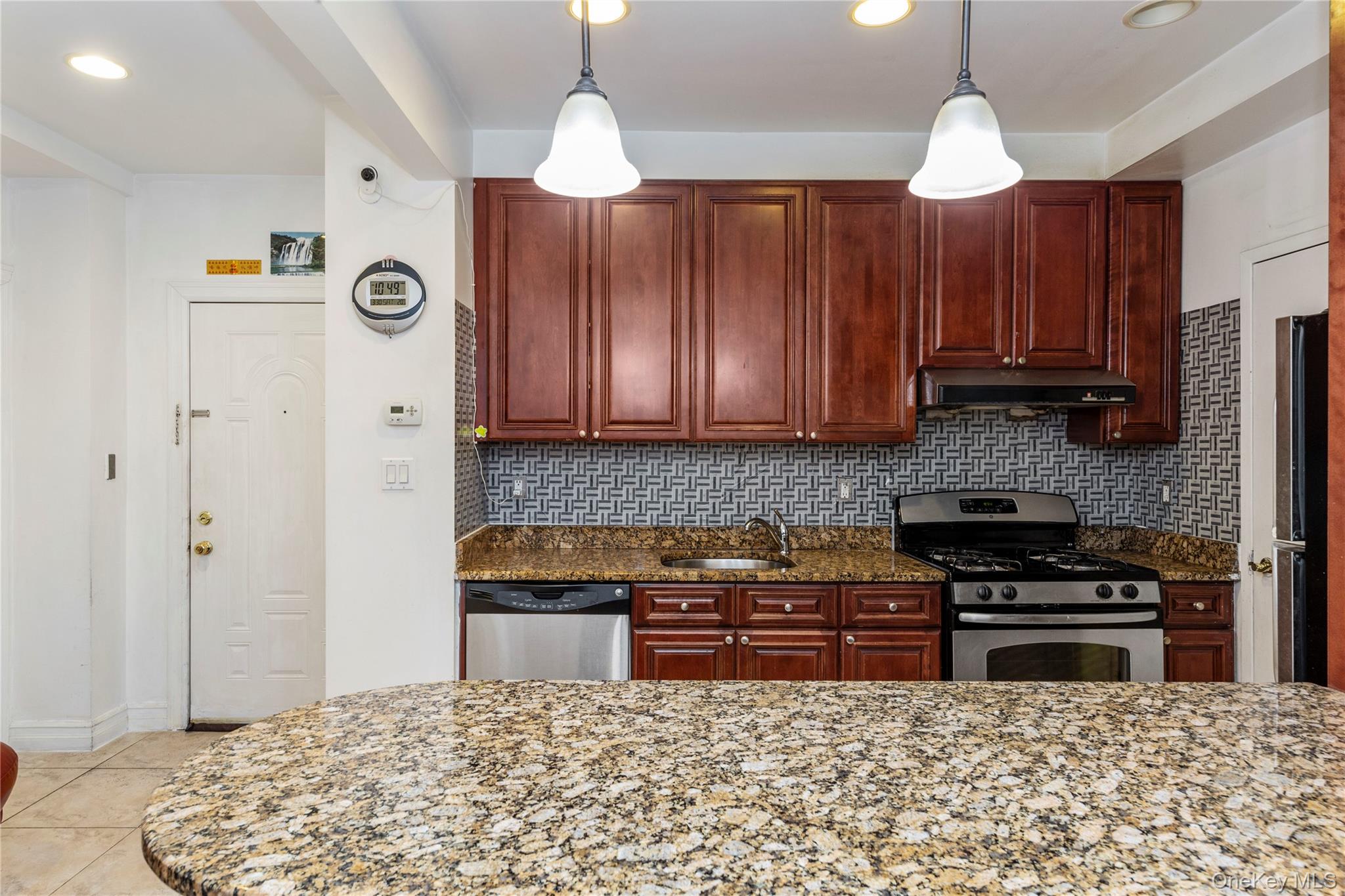 #5 photo, 107-16 37TH Avenue, クイーンズ区 Corona , NY 11368