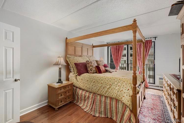 #4 photo, 1116 Warburton Avenue, Yonkers , NY 10701