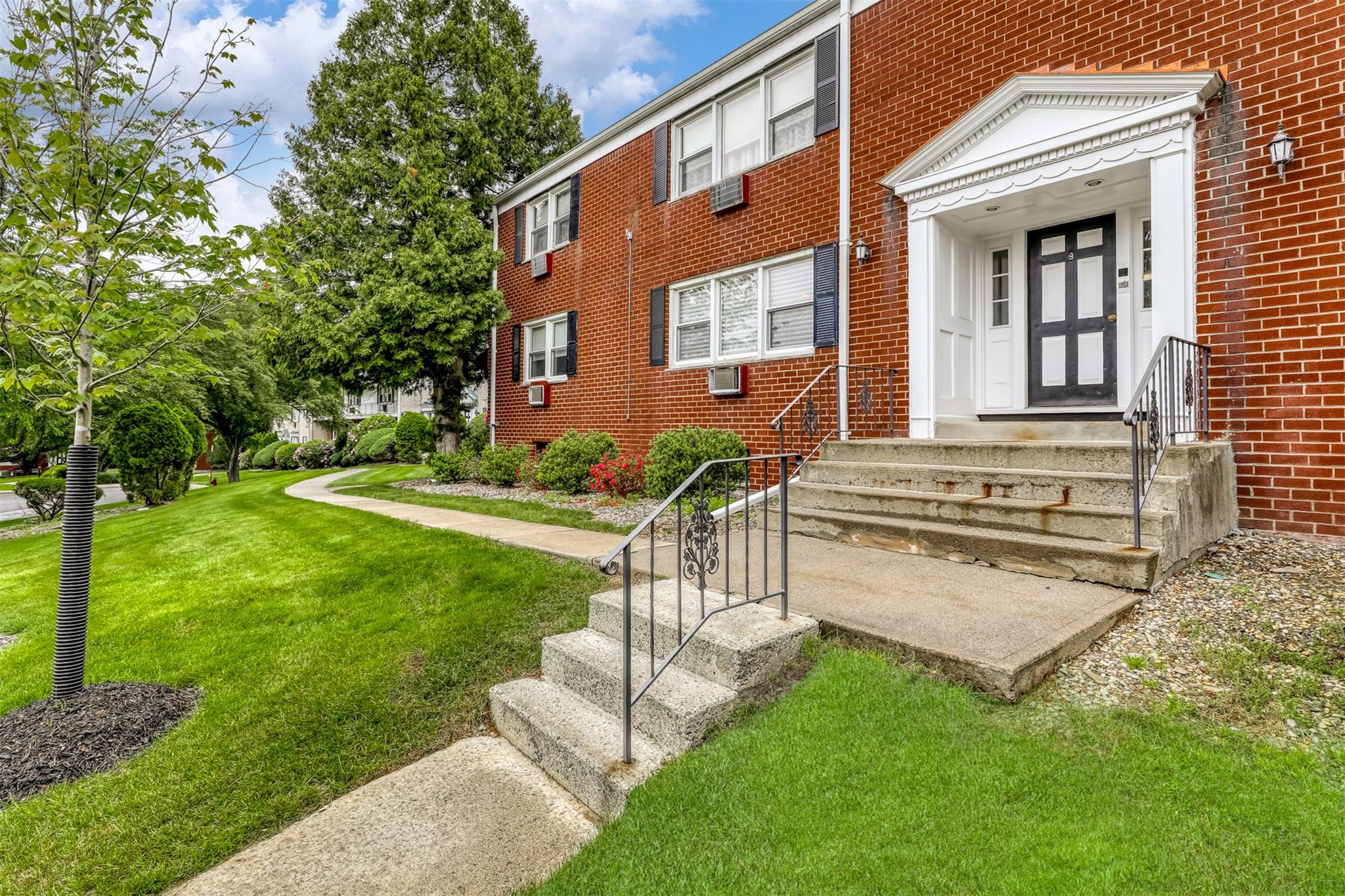 #1 photo, 9 Danbury Court, Suffern , NY 10901