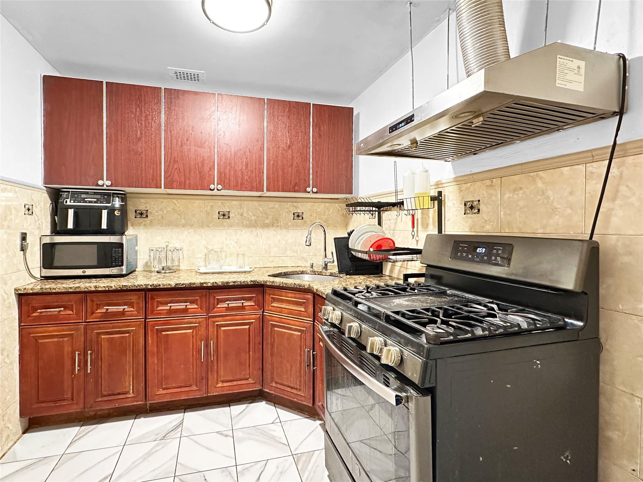 #3 photo, 8006 47th Avenue, 皇后區 艾姆赫斯特 Elmhurst , NY 11373