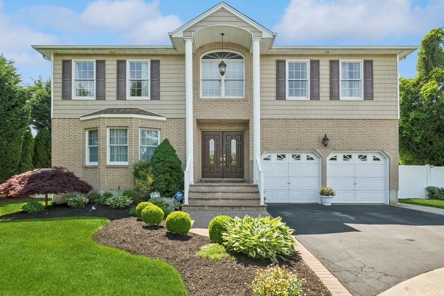 #1 photo, 2062 Washington Avenue, Seaford , NY 11783