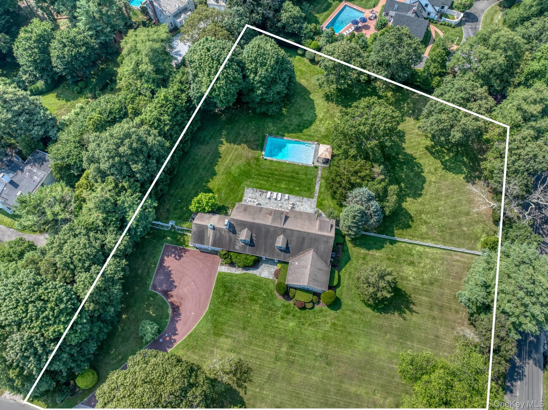 #13 photo, 73 South Road, Westhampton Beach , NY 11978