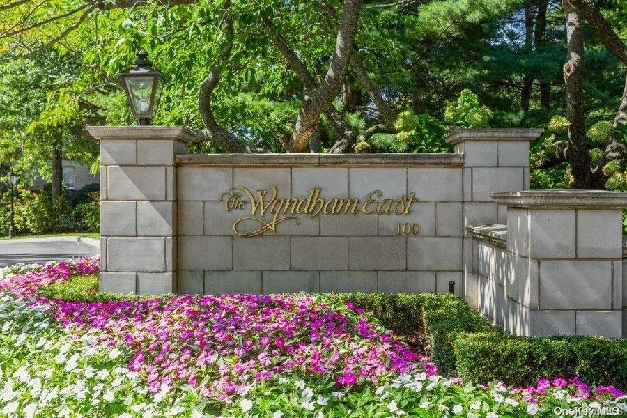 #1 photo, 100 Hilton Avenue, Garden City , NY 11530