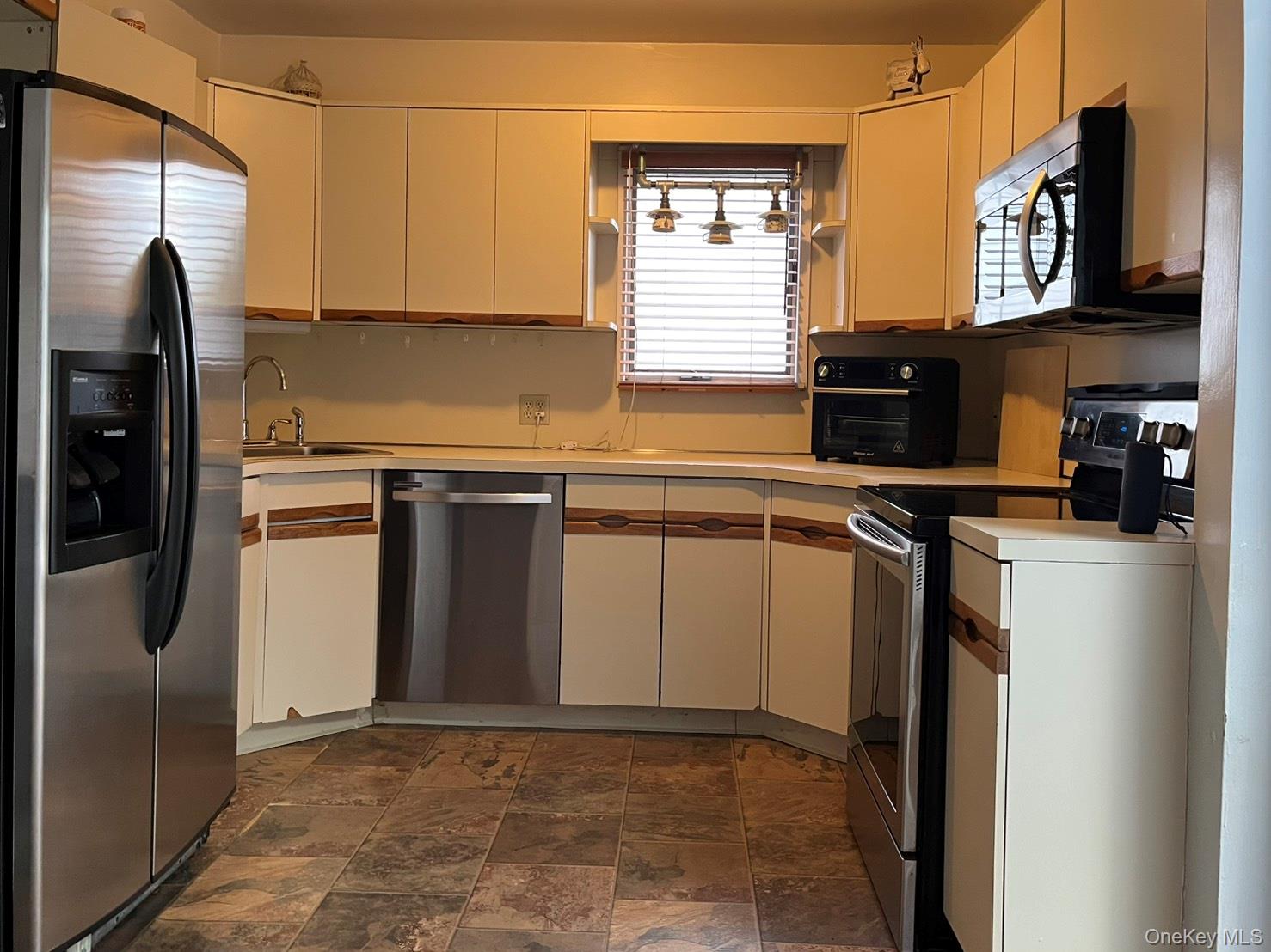 #6 photo, 13 Reinhart Court, サフォーク郡 Melville , NY 11747