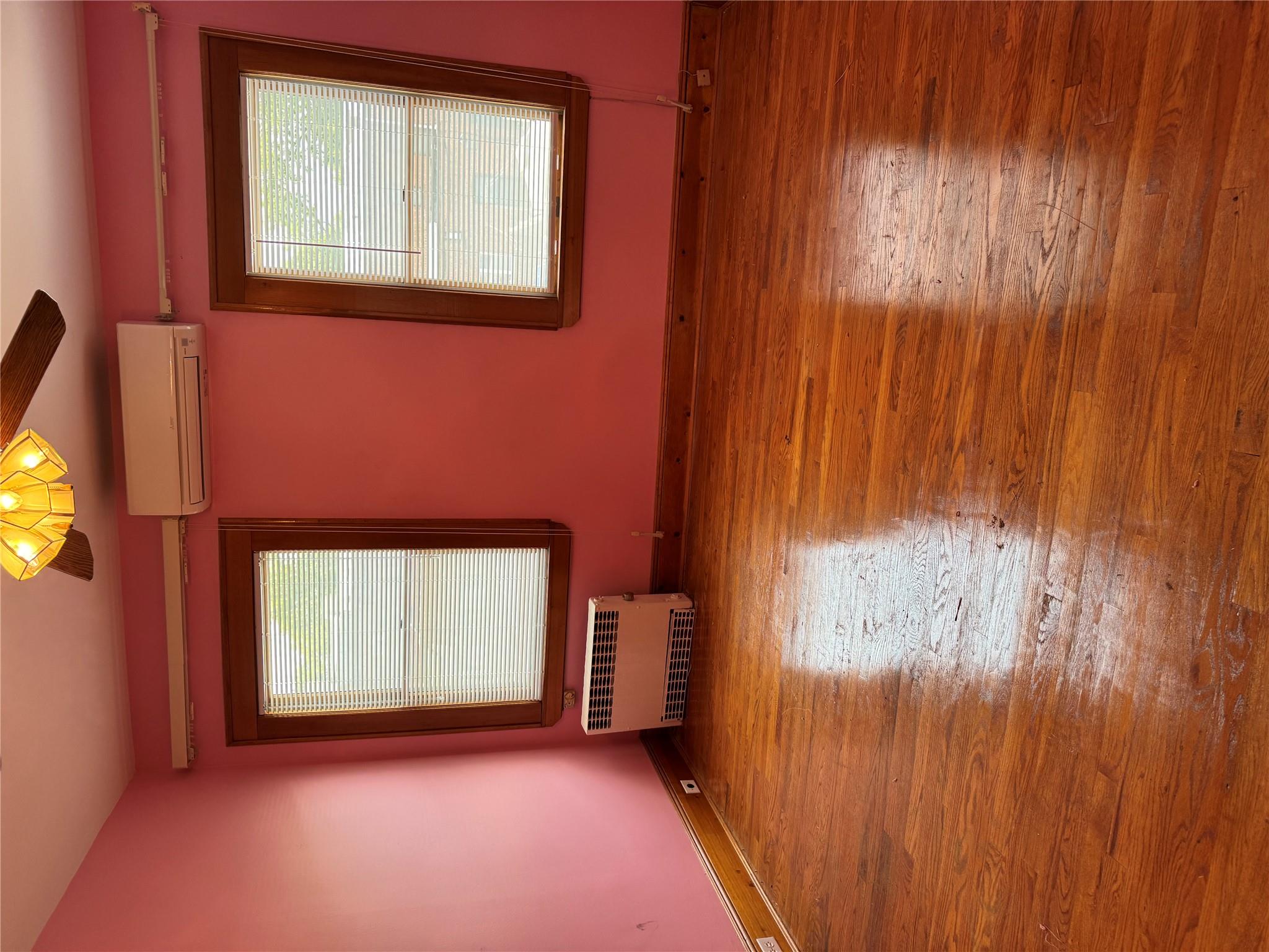 #10 photo, 6472 84th Street, クイーンズ区 Middle Village , NY 11379