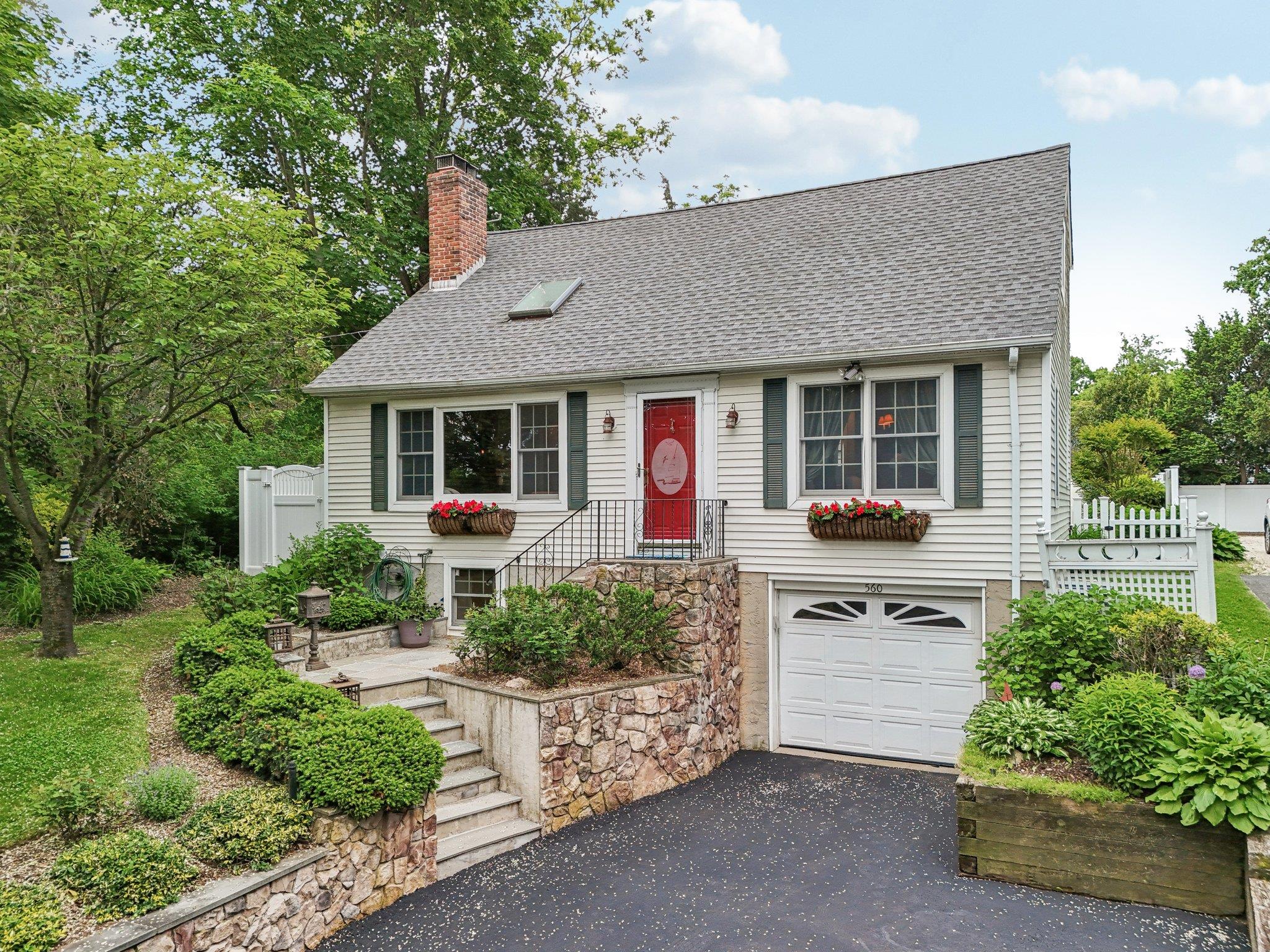 #1 photo, 560 Main Street, Northport , NY 11768