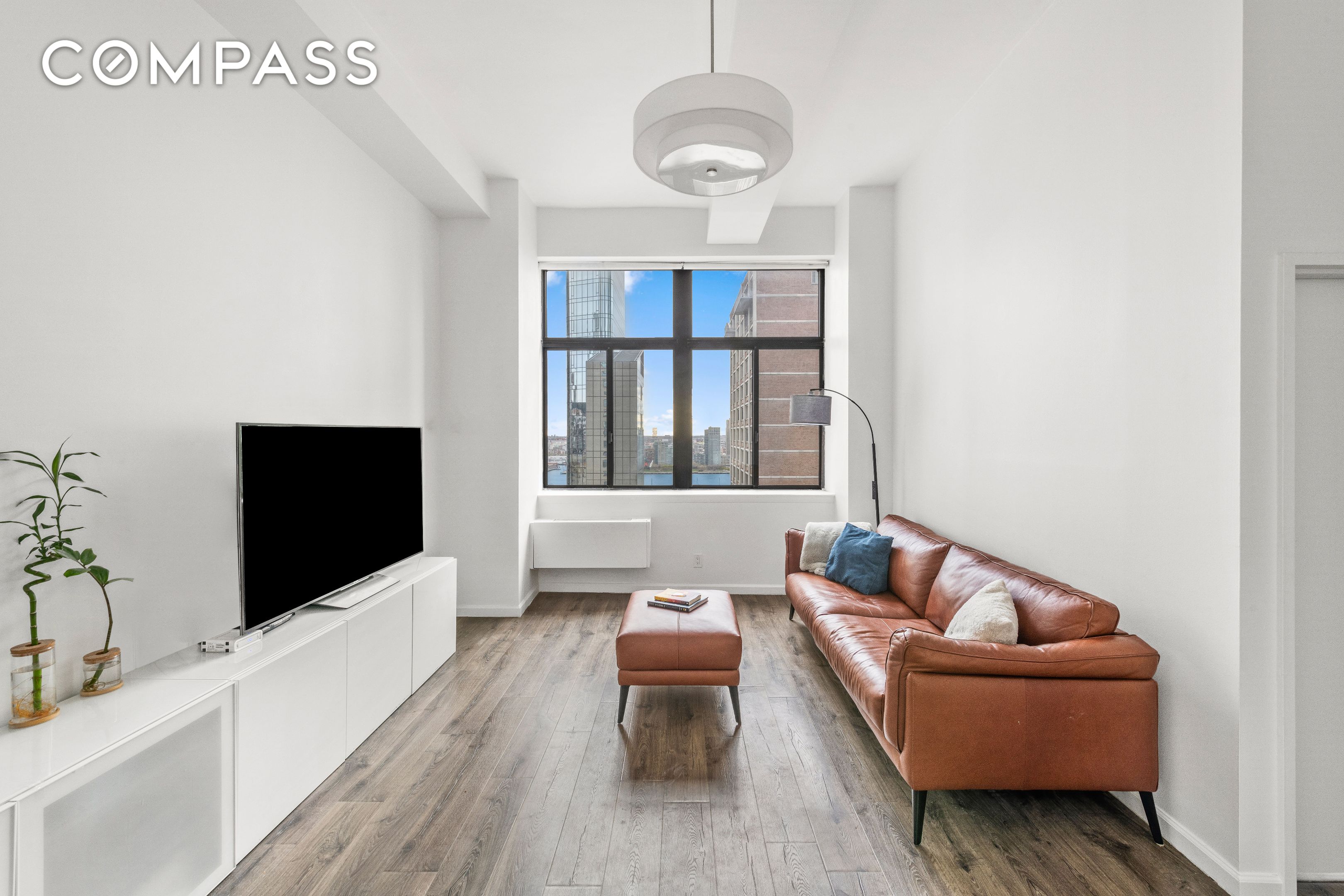 #1 photo, 310 E 46th Street, マンハッタン Midtown East , NY 10017