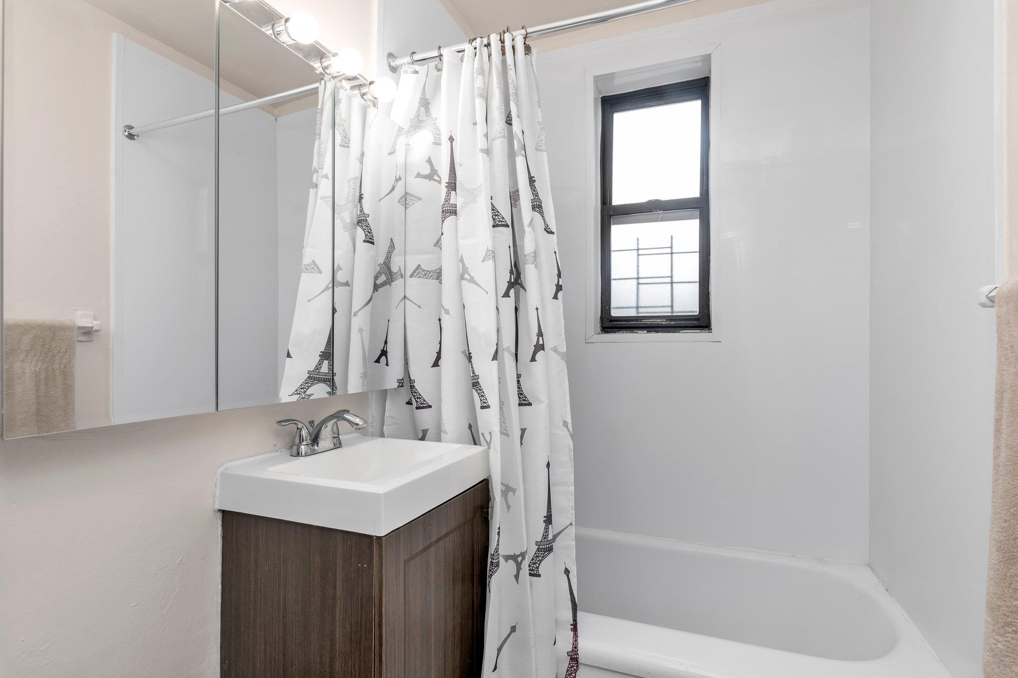 #13 photo, 84-19 51st Avenue, クイーンズ区 Elmhurst , NY 11373